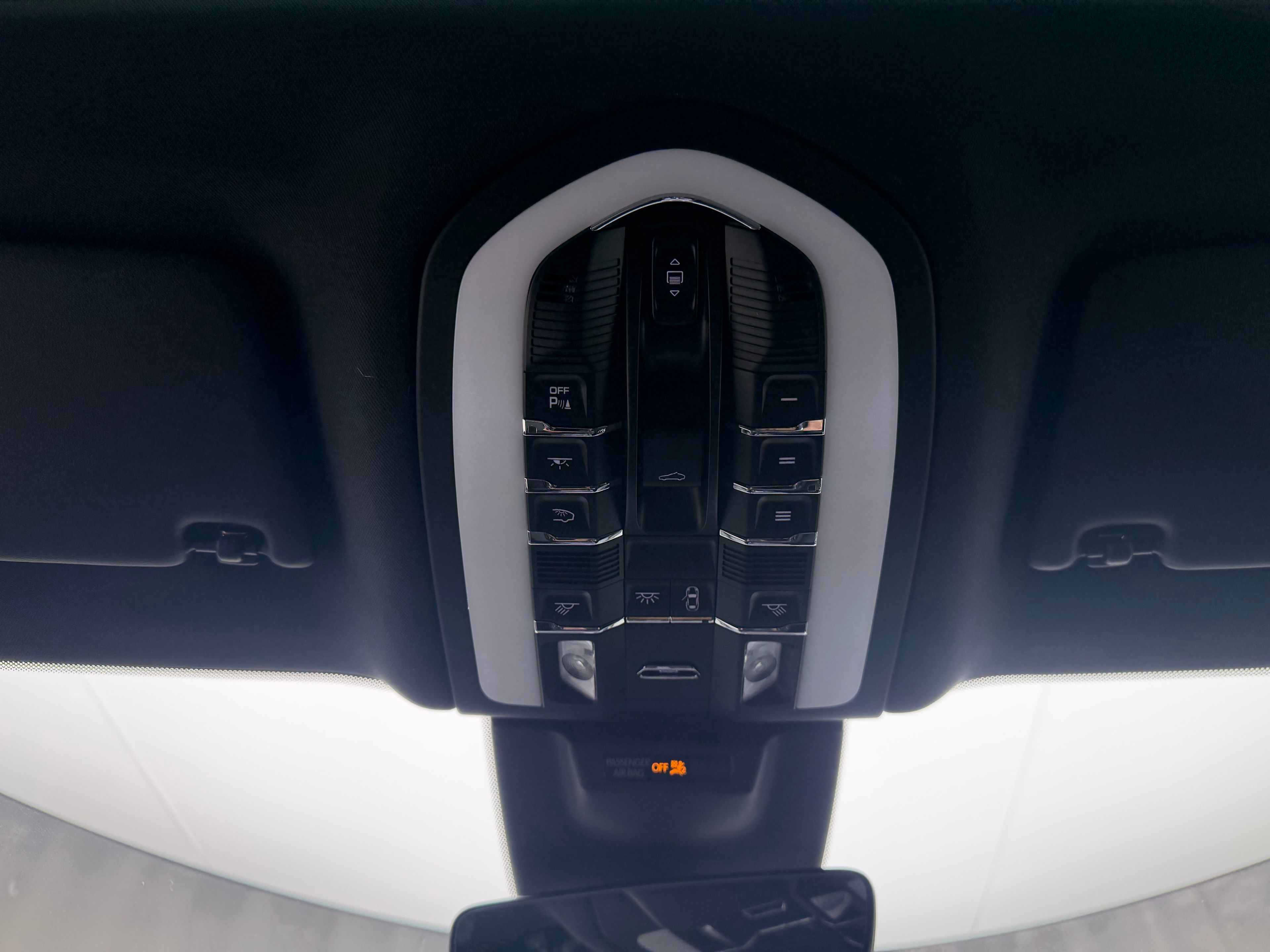 Thumbnail: 2026 Porsche Macan - 32