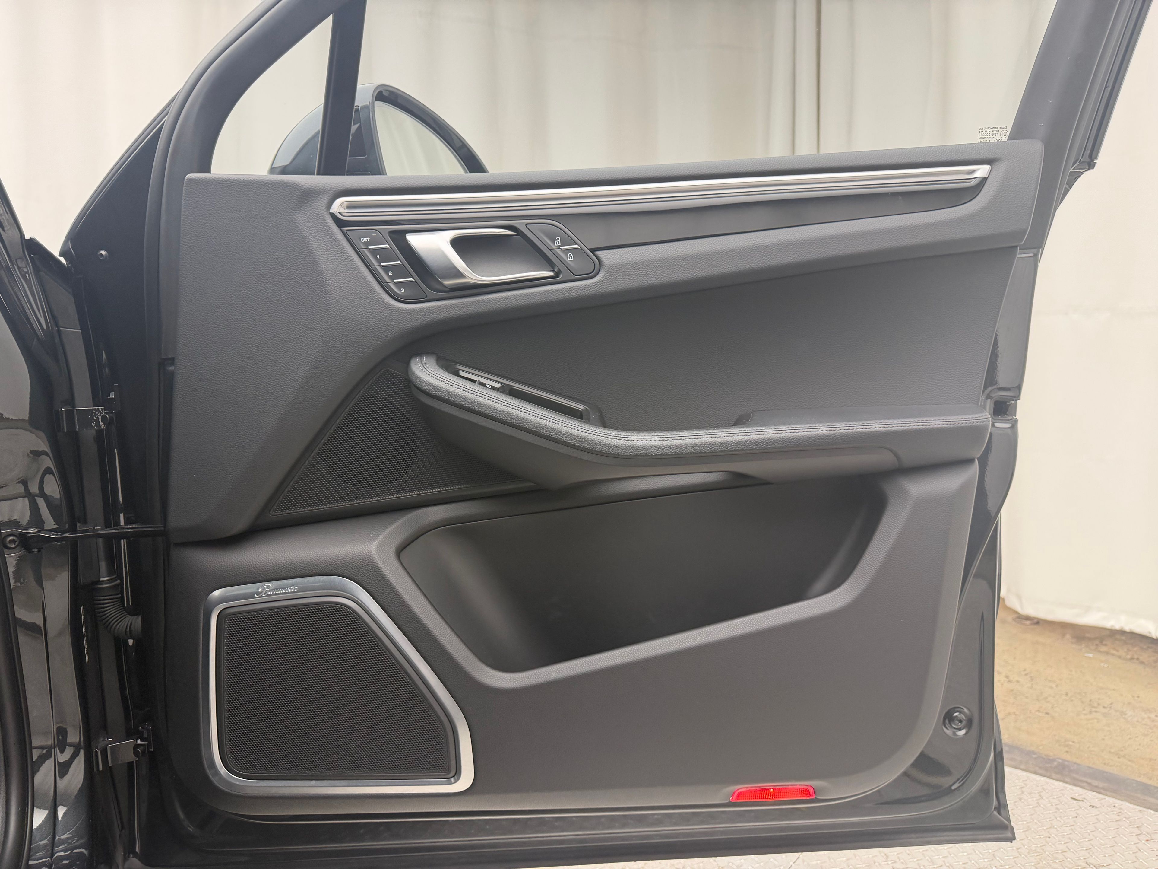 Thumbnail: 2023 Porsche Macan - 15