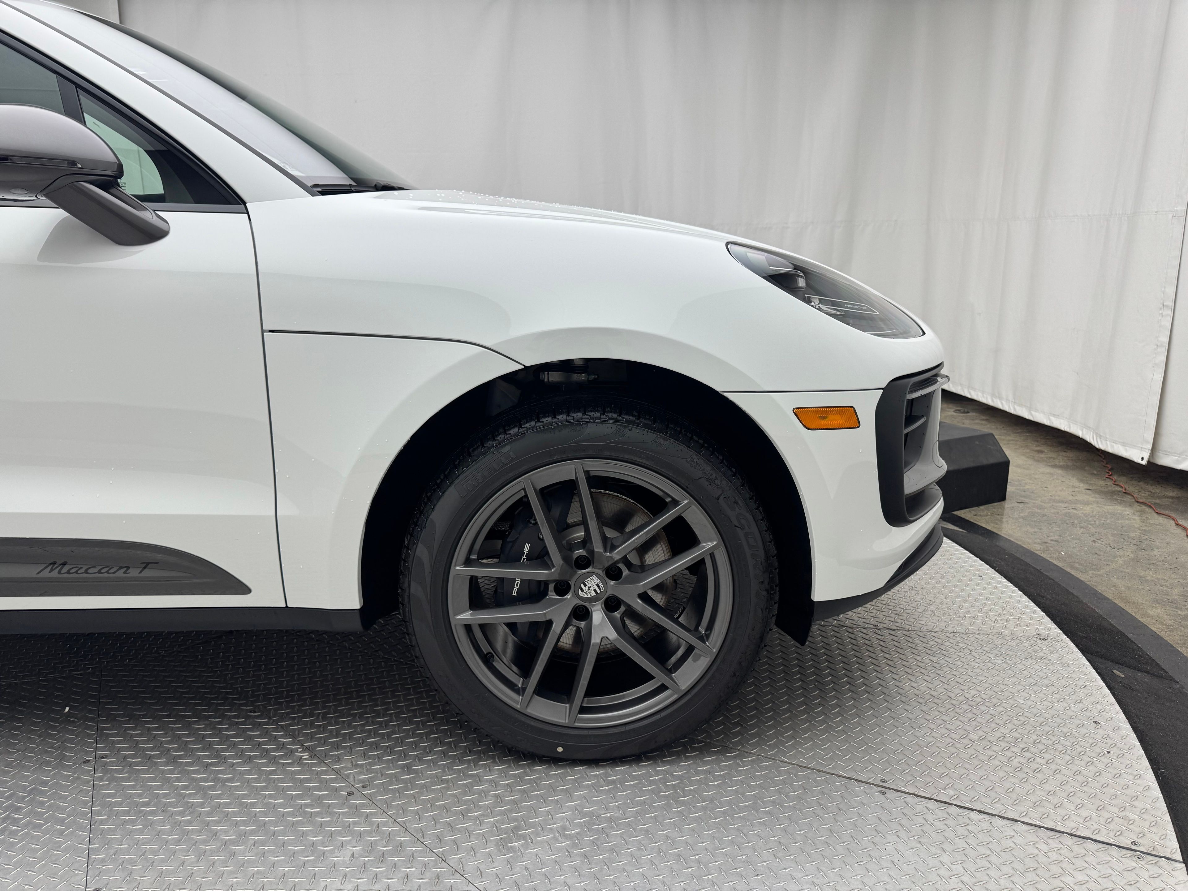 Thumbnail: 2026 Porsche Macan - 17