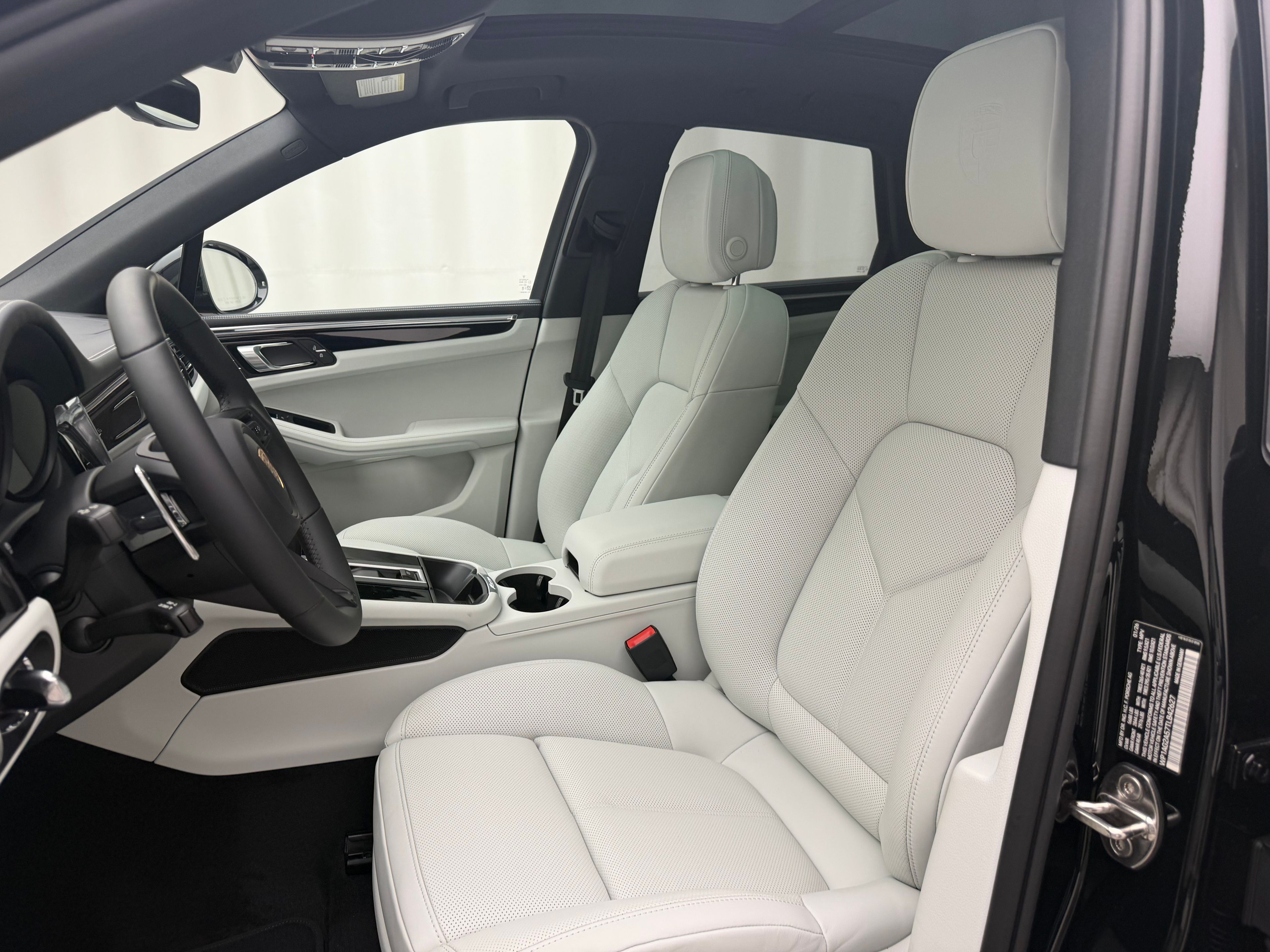 Thumbnail: 2026 Porsche Macan - 5