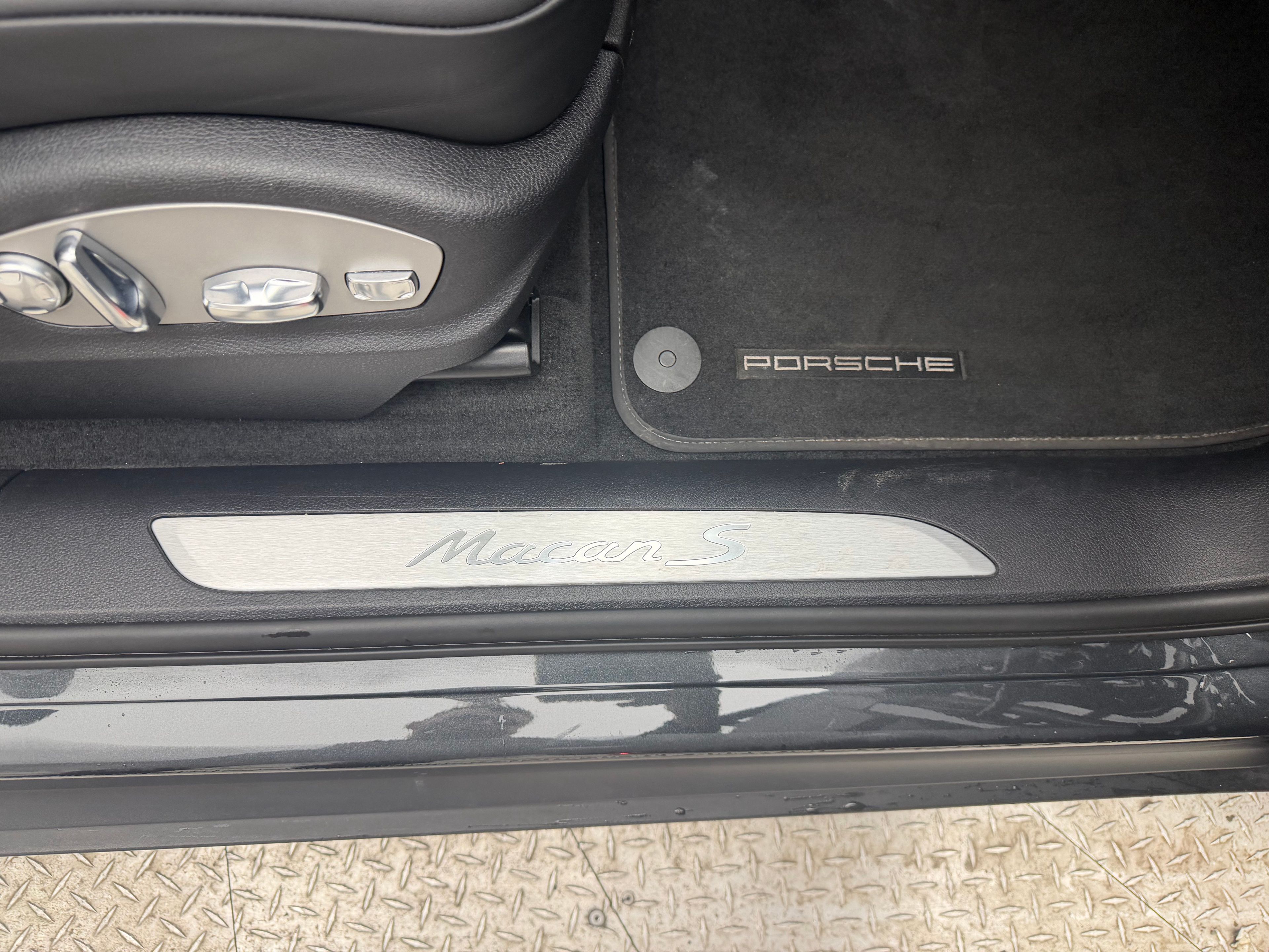 Thumbnail: 2023 Porsche Macan - 18