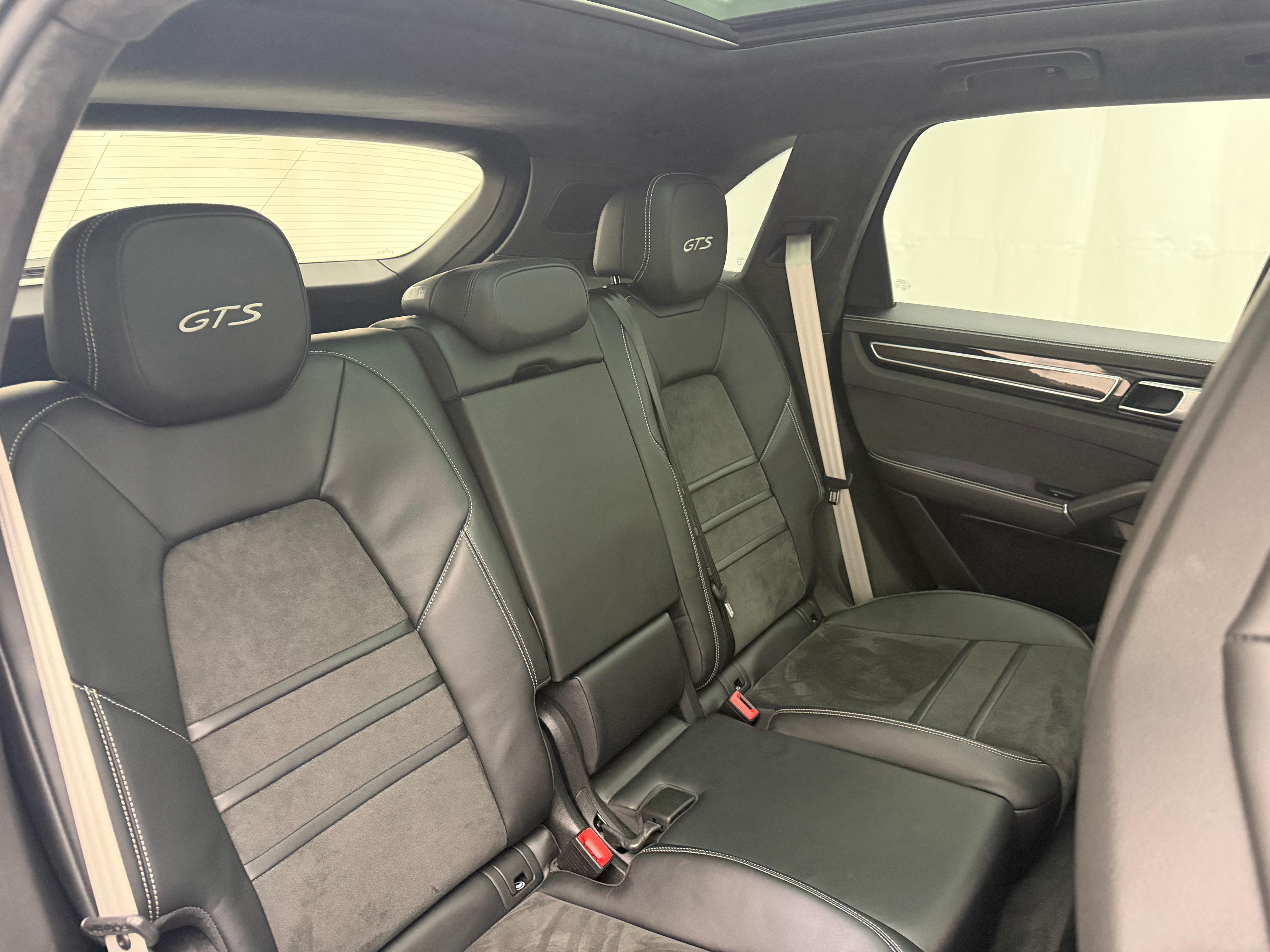 Thumbnail: 2021 Porsche Cayenne - 24