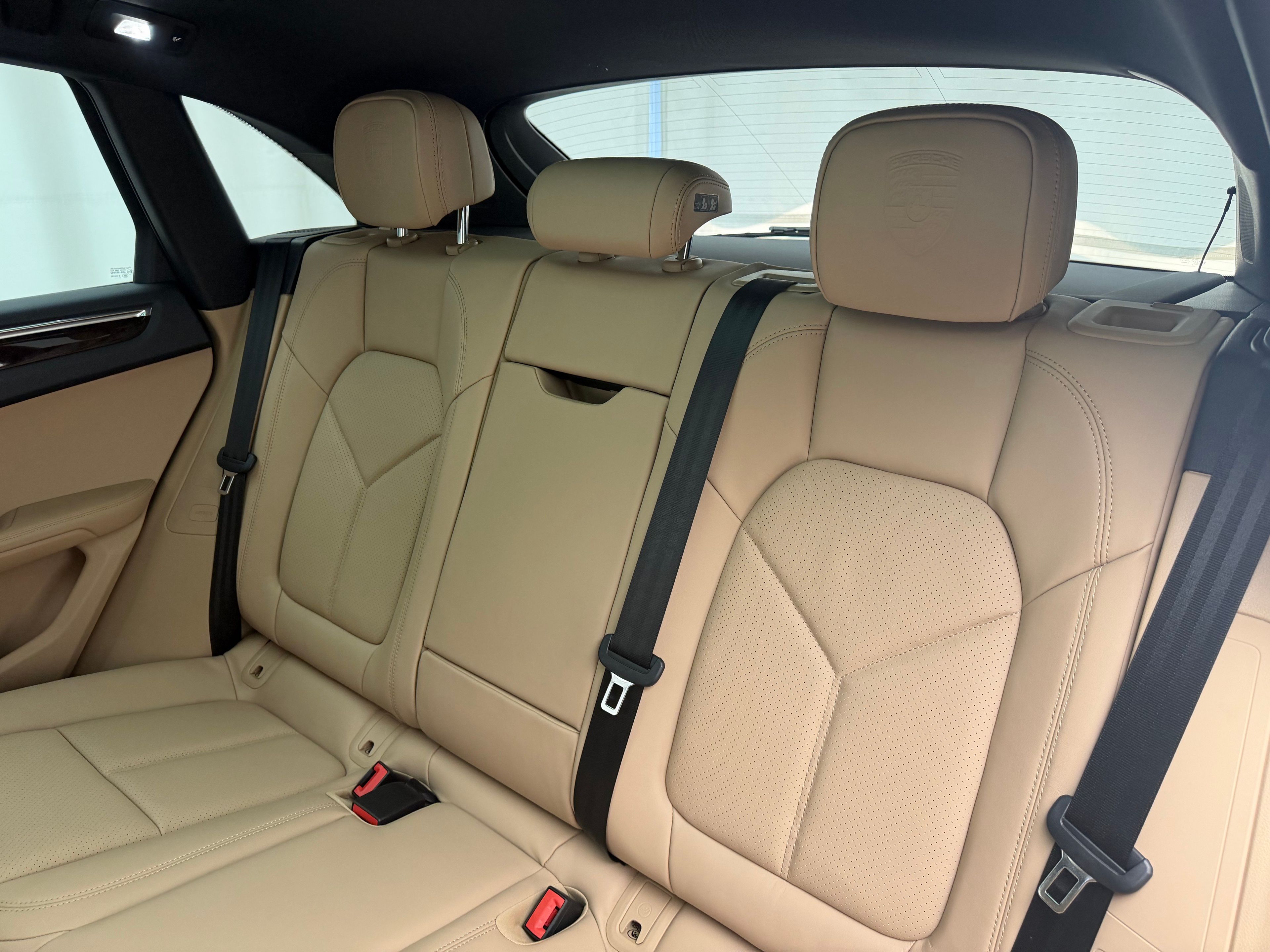 Thumbnail: 2026 Porsche Macan - 27