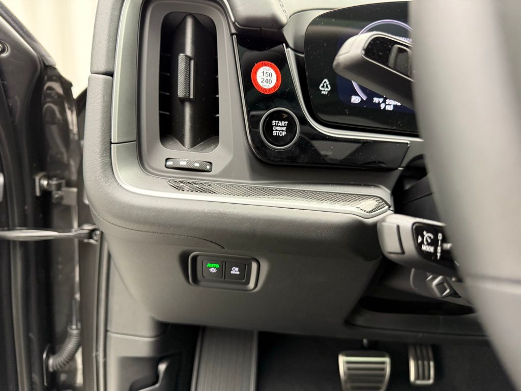 Thumbnail: 2025 Porsche Cayenne - 32