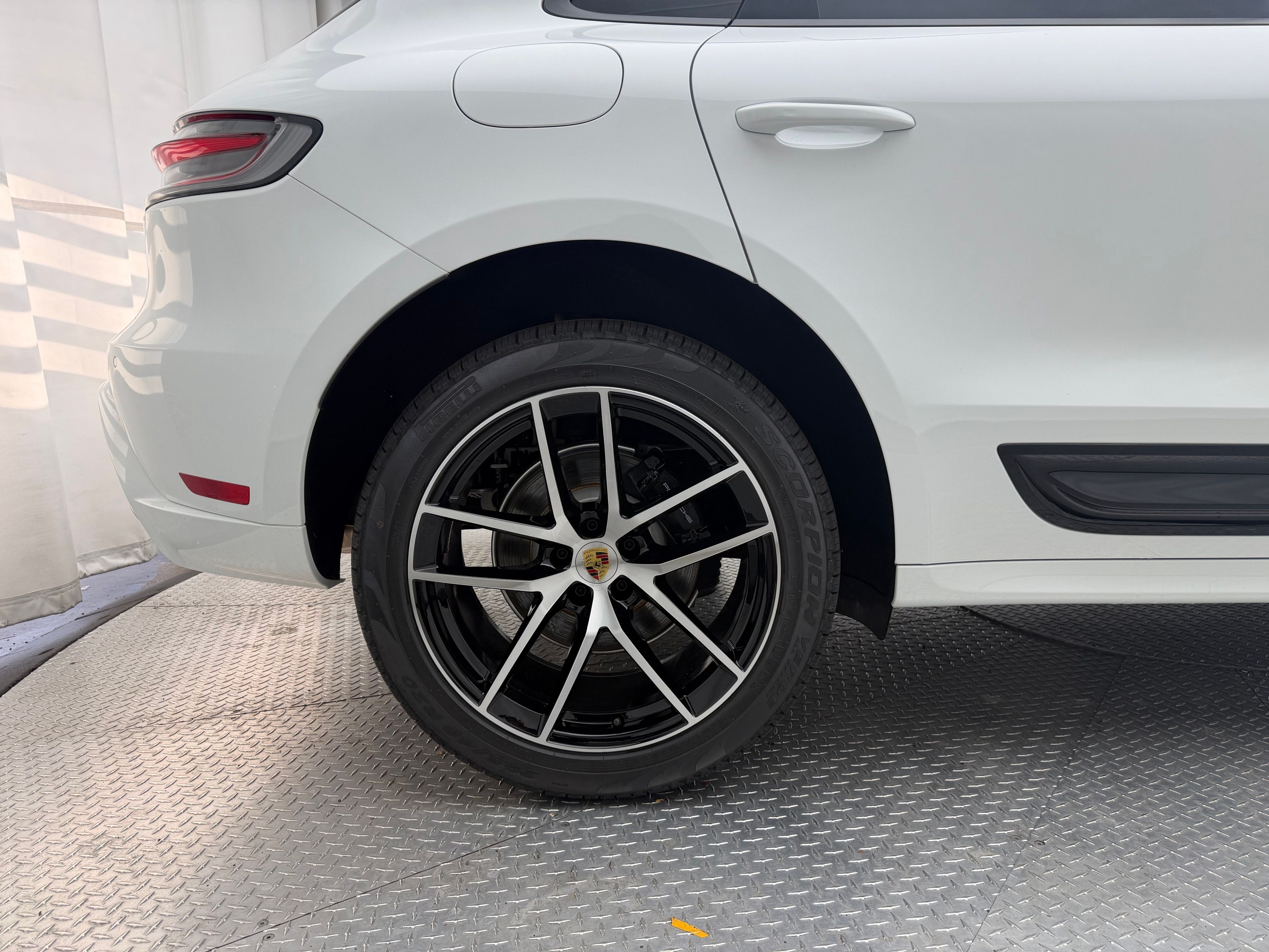 Thumbnail: 2026 Porsche Macan - 10