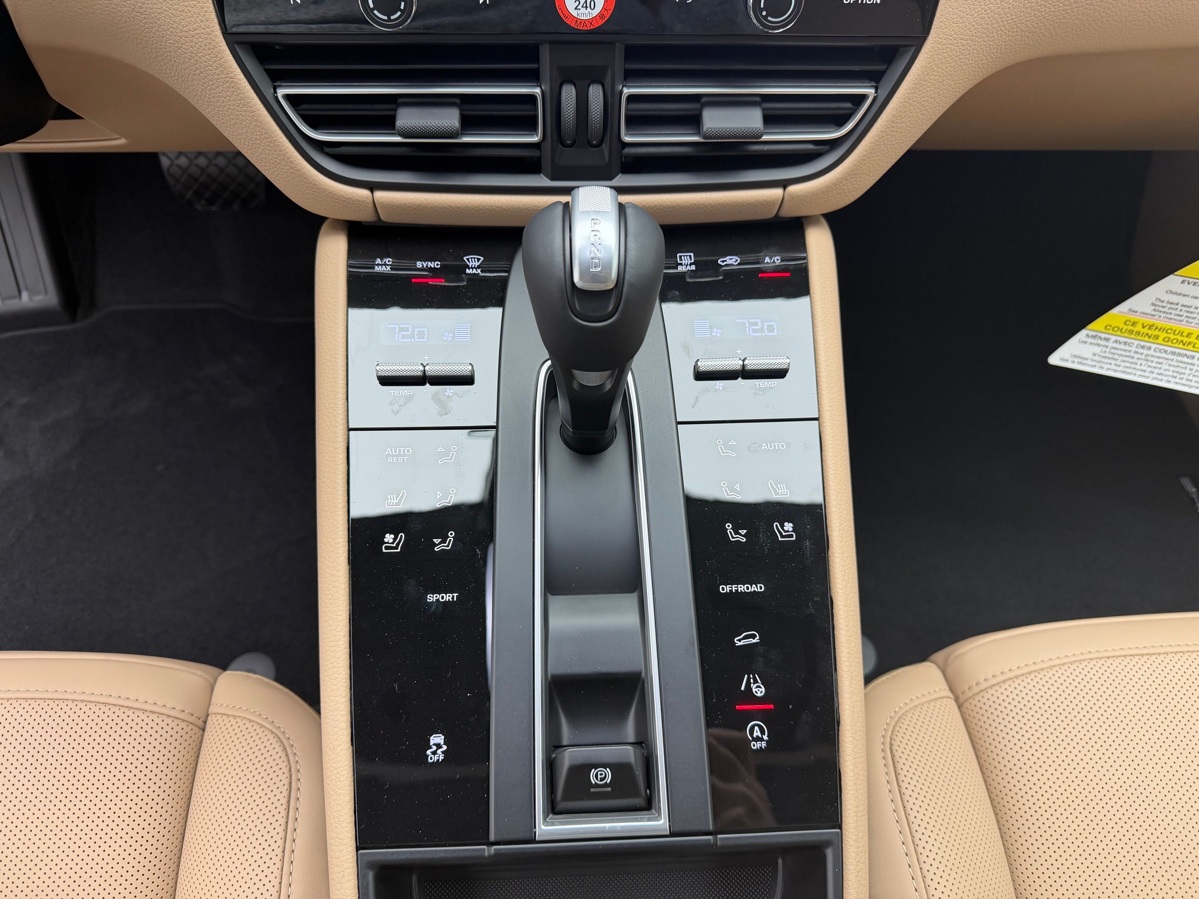 Thumbnail: 2026 Porsche Macan - 32