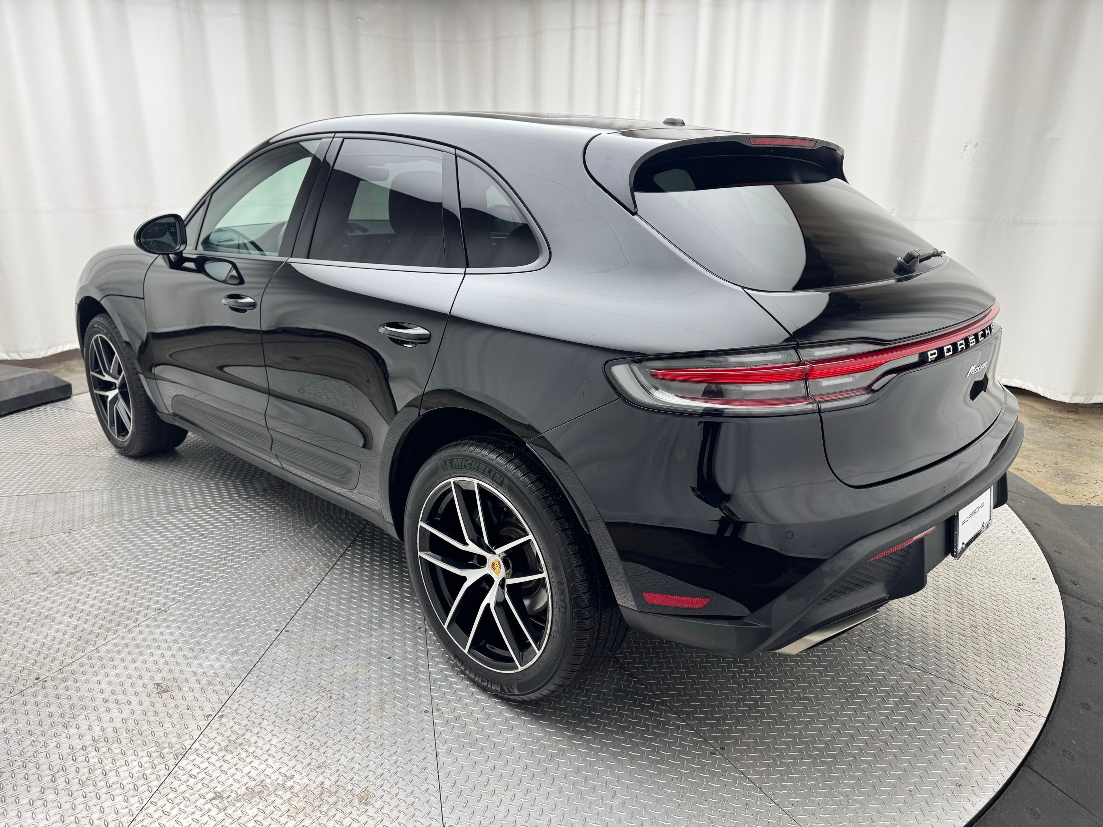 Thumbnail: 2023 Porsche Macan - 9