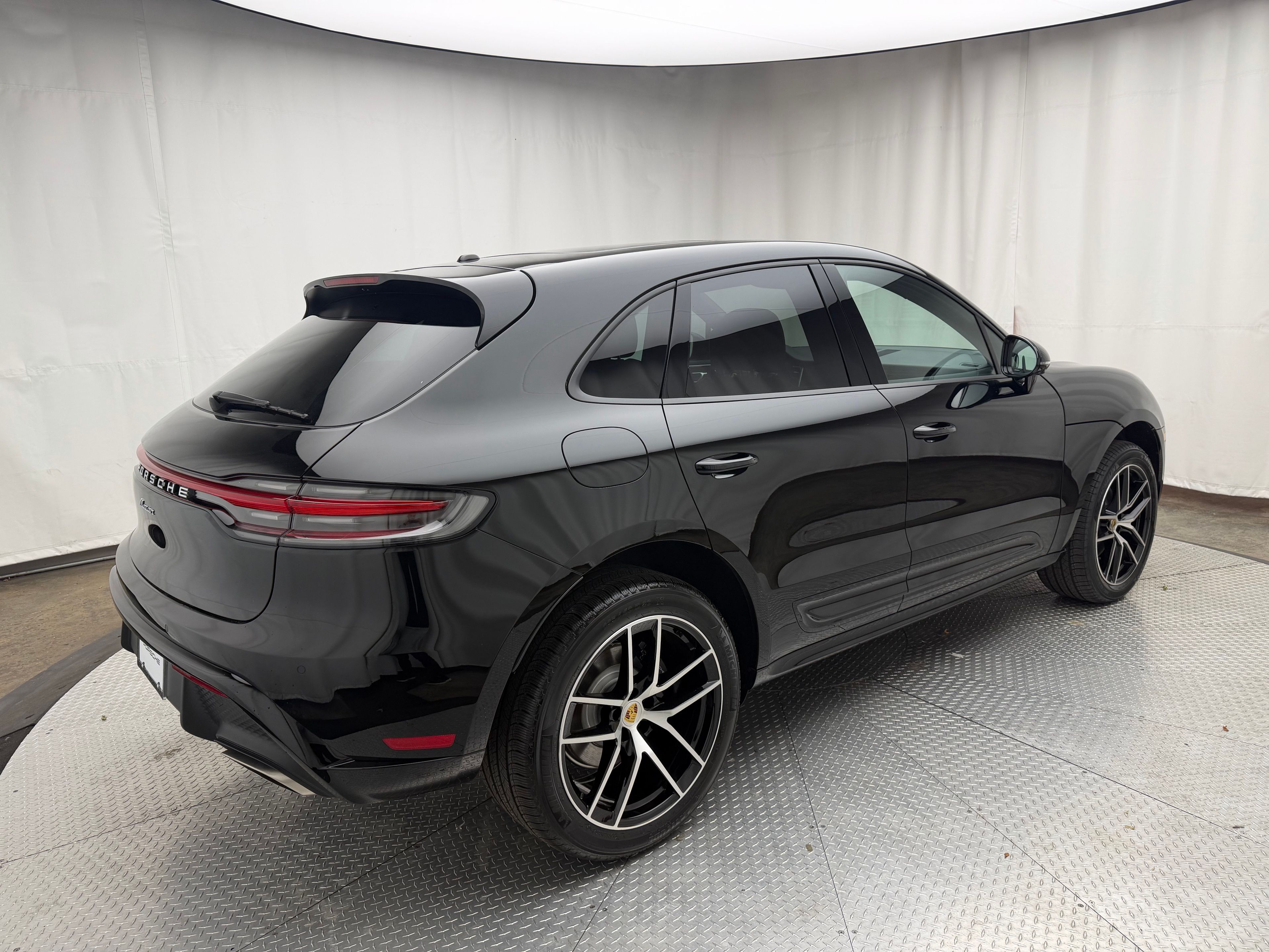 Thumbnail: 2026 Porsche Macan - 17
