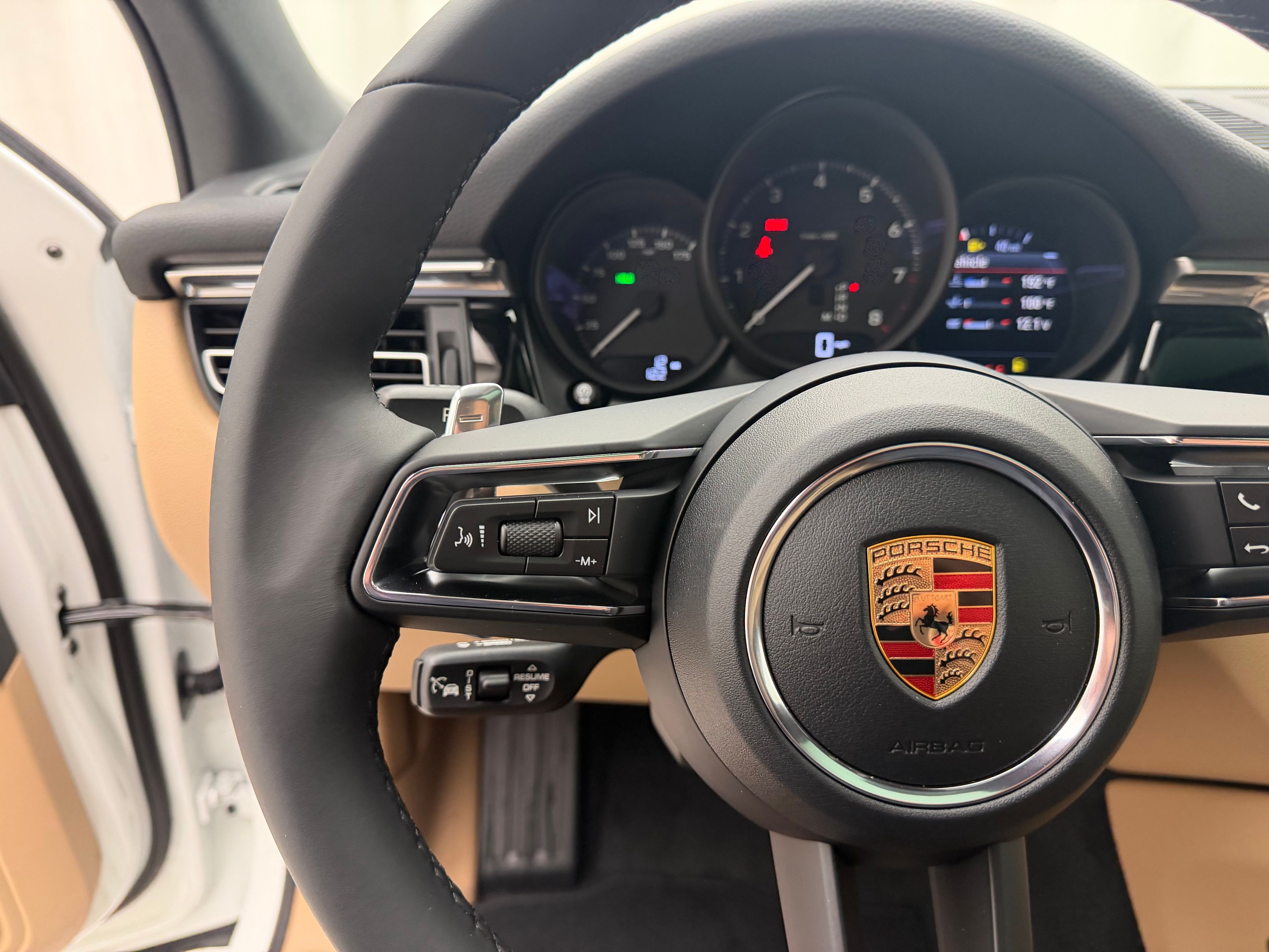 Thumbnail: 2026 Porsche Macan - 27