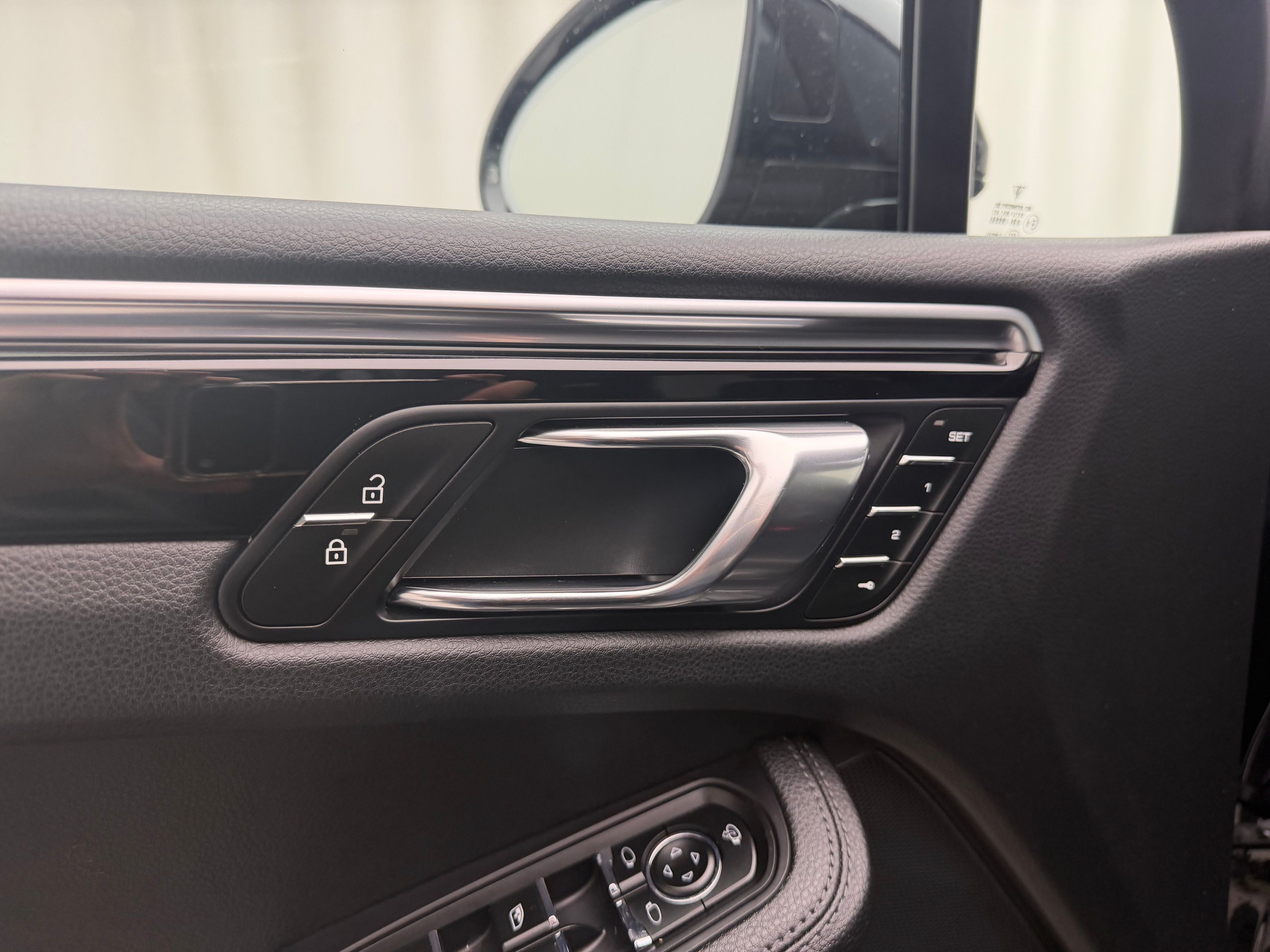 Thumbnail: 2023 Porsche Macan - 25