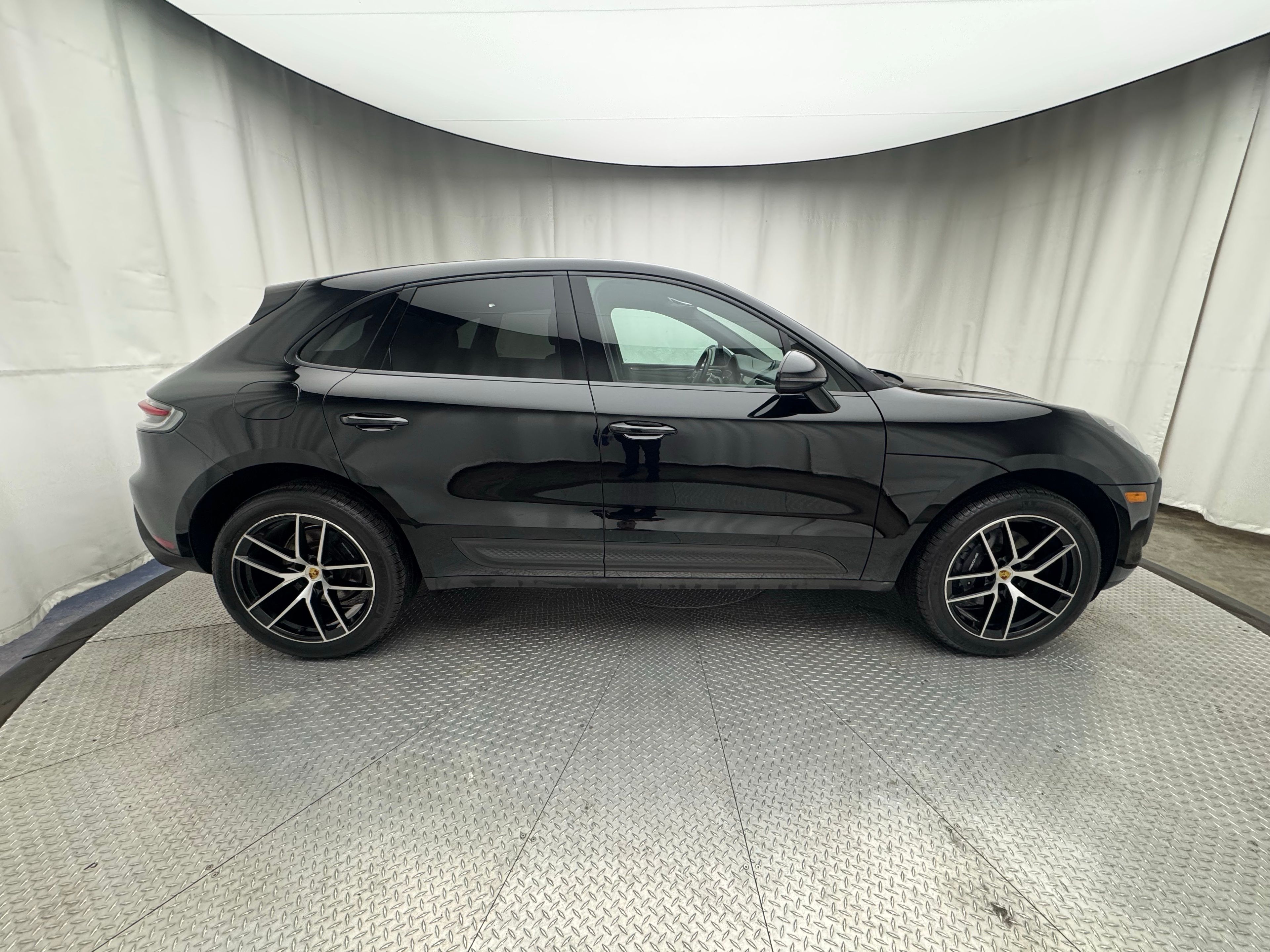 Thumbnail: 2023 Porsche Macan - 14
