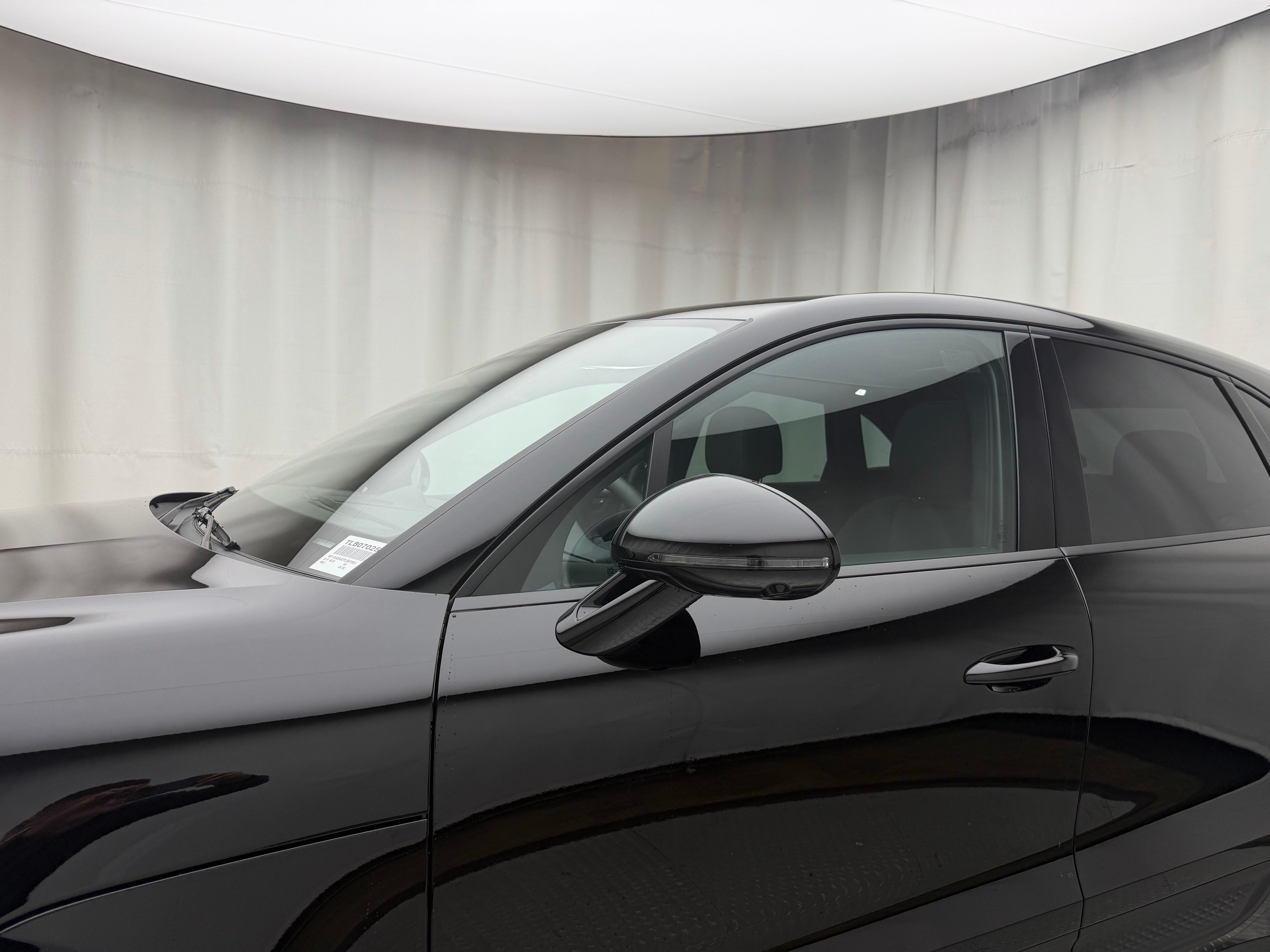 Thumbnail: 2026 Porsche Macan - 8