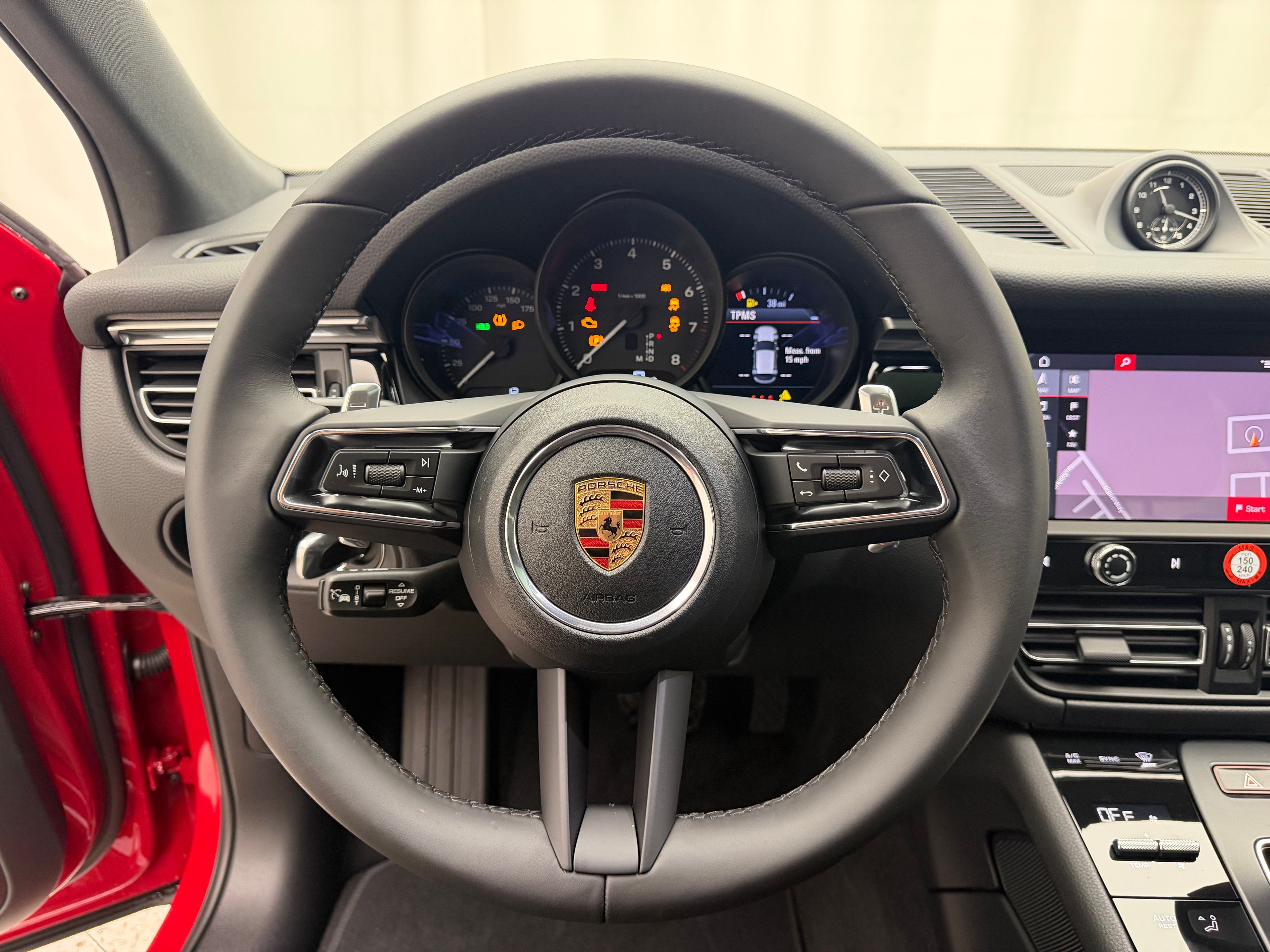 Thumbnail: 2026 Porsche Macan - 6