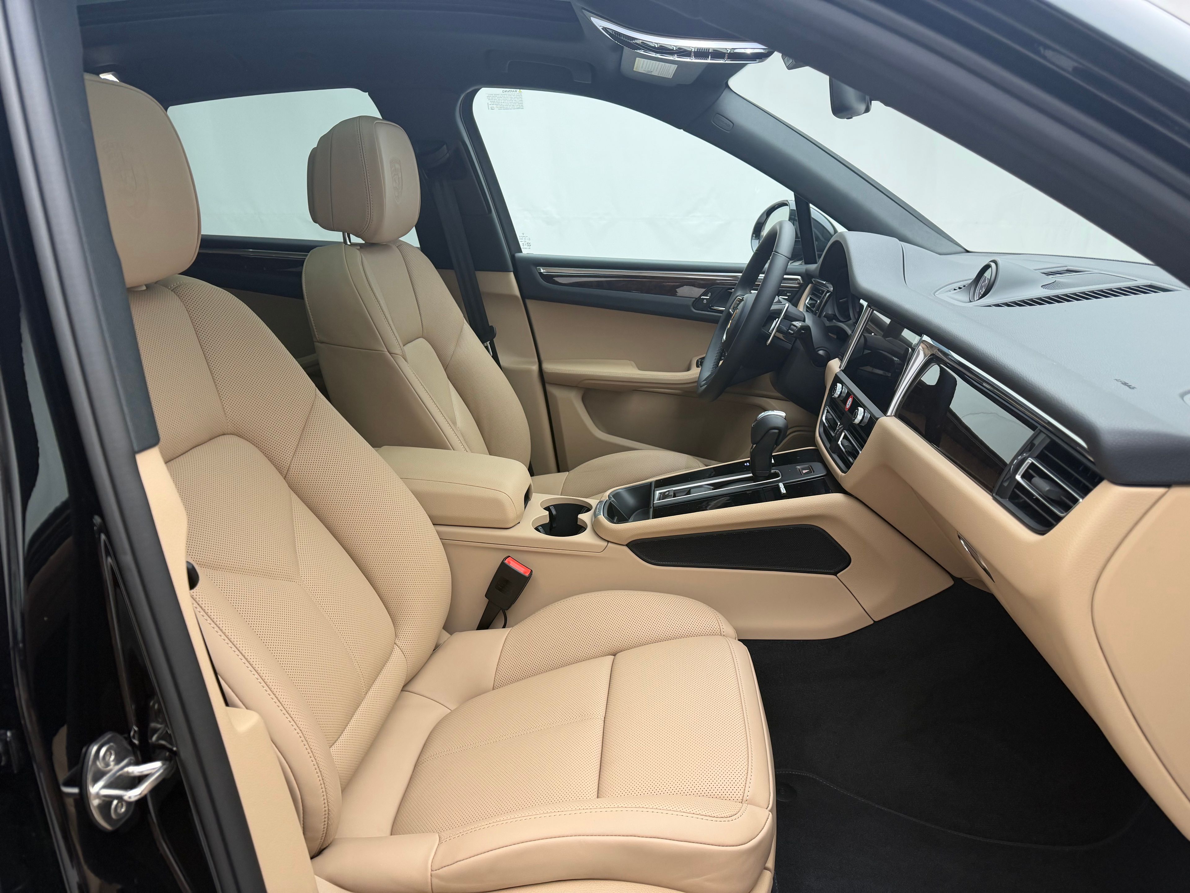 Thumbnail: 2026 Porsche Macan - 22