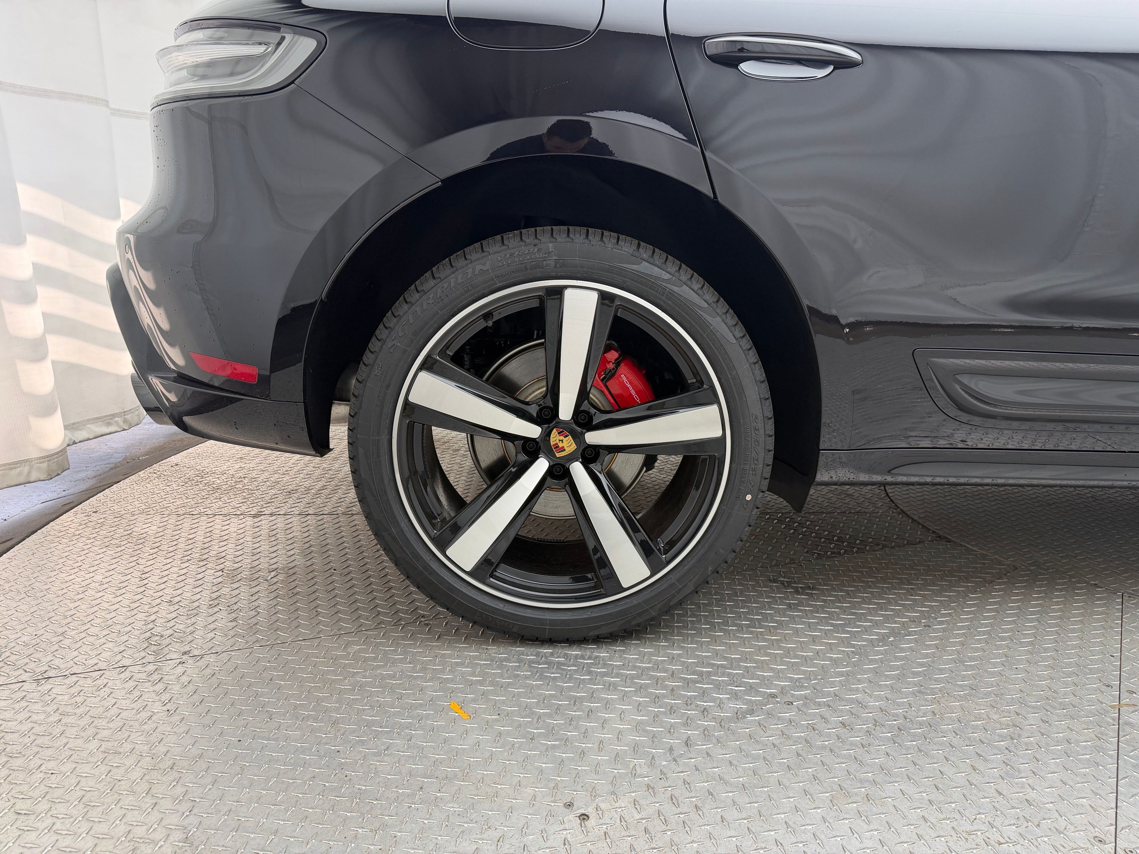 Thumbnail: 2026 Porsche Macan - 12