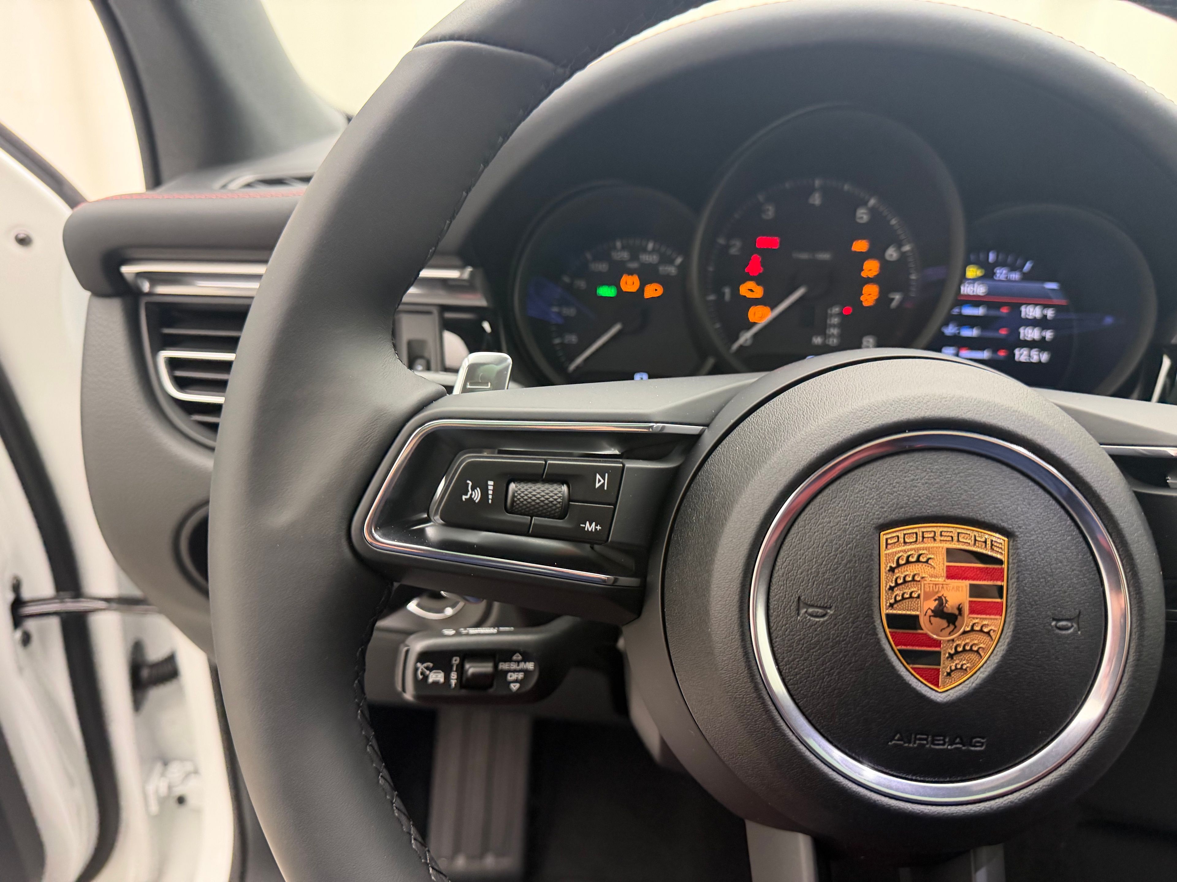 Thumbnail: 2026 Porsche Macan - 26