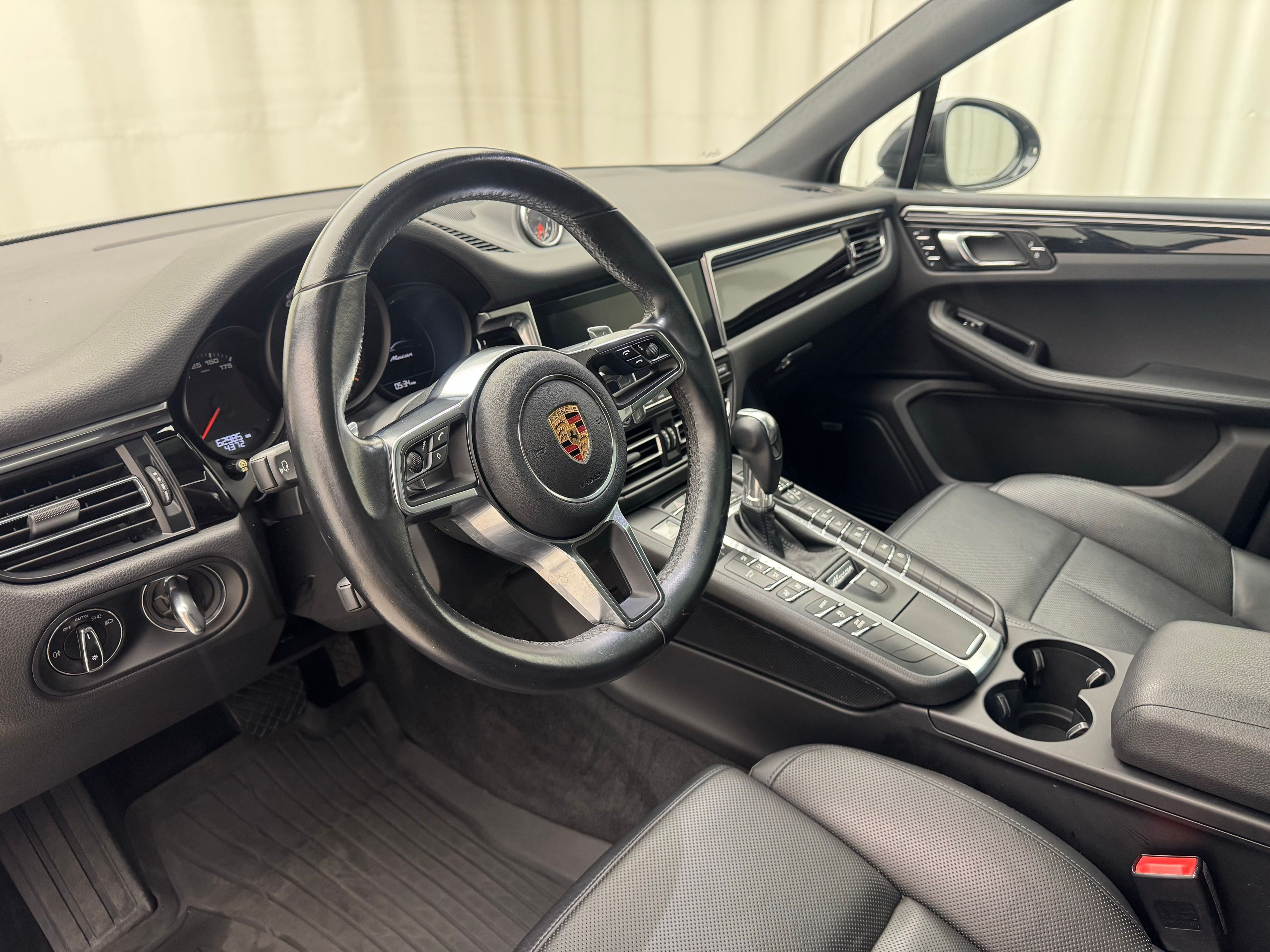 Thumbnail: 2019 Porsche Macan - 4