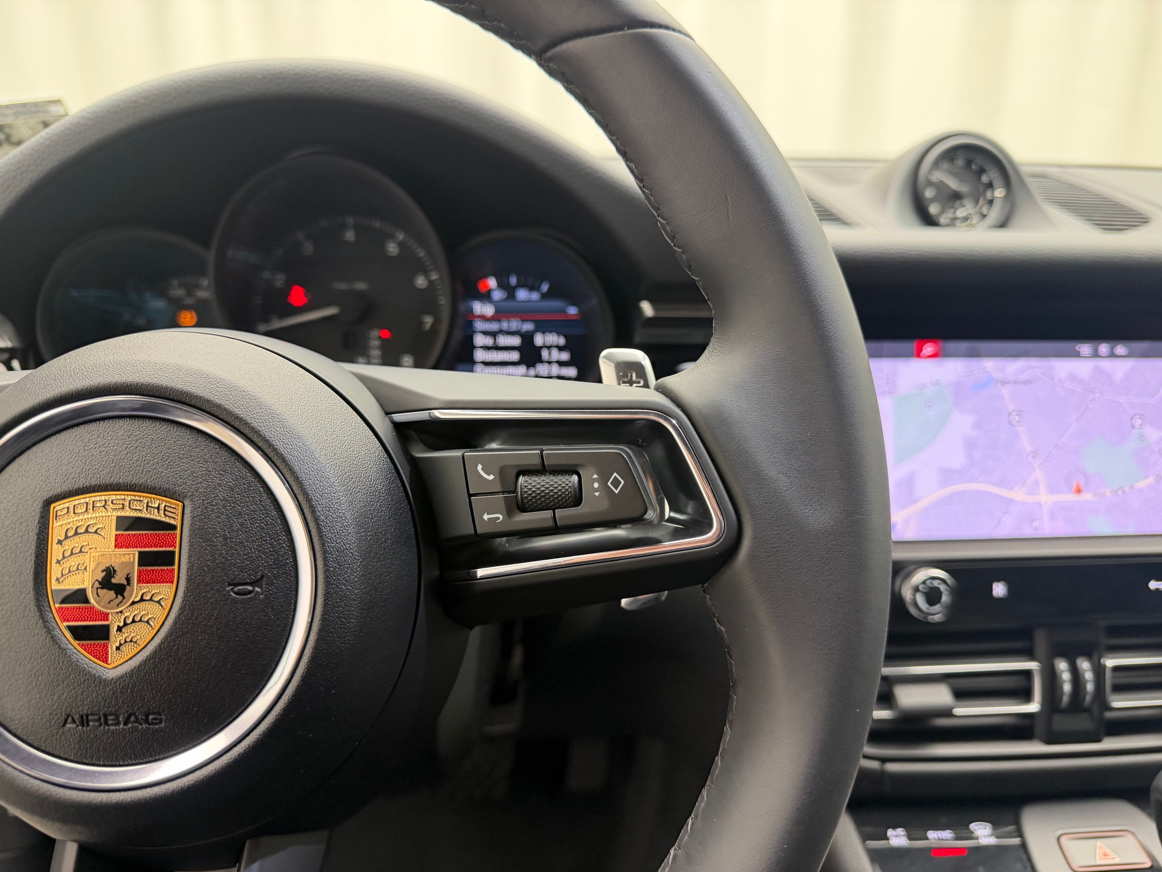 Thumbnail: 2025 Porsche Macan - 25