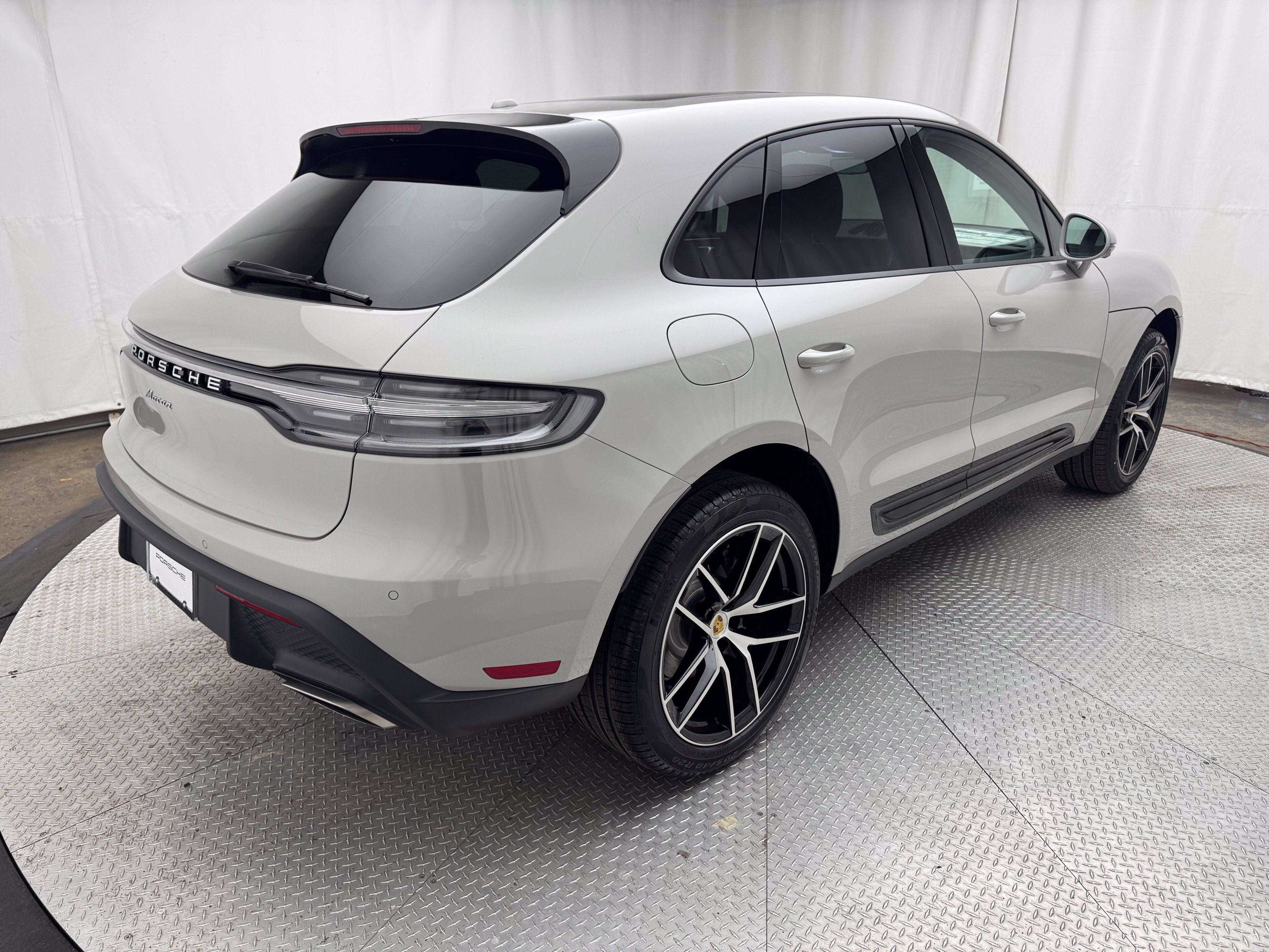 Thumbnail: 2026 Porsche Macan - 13