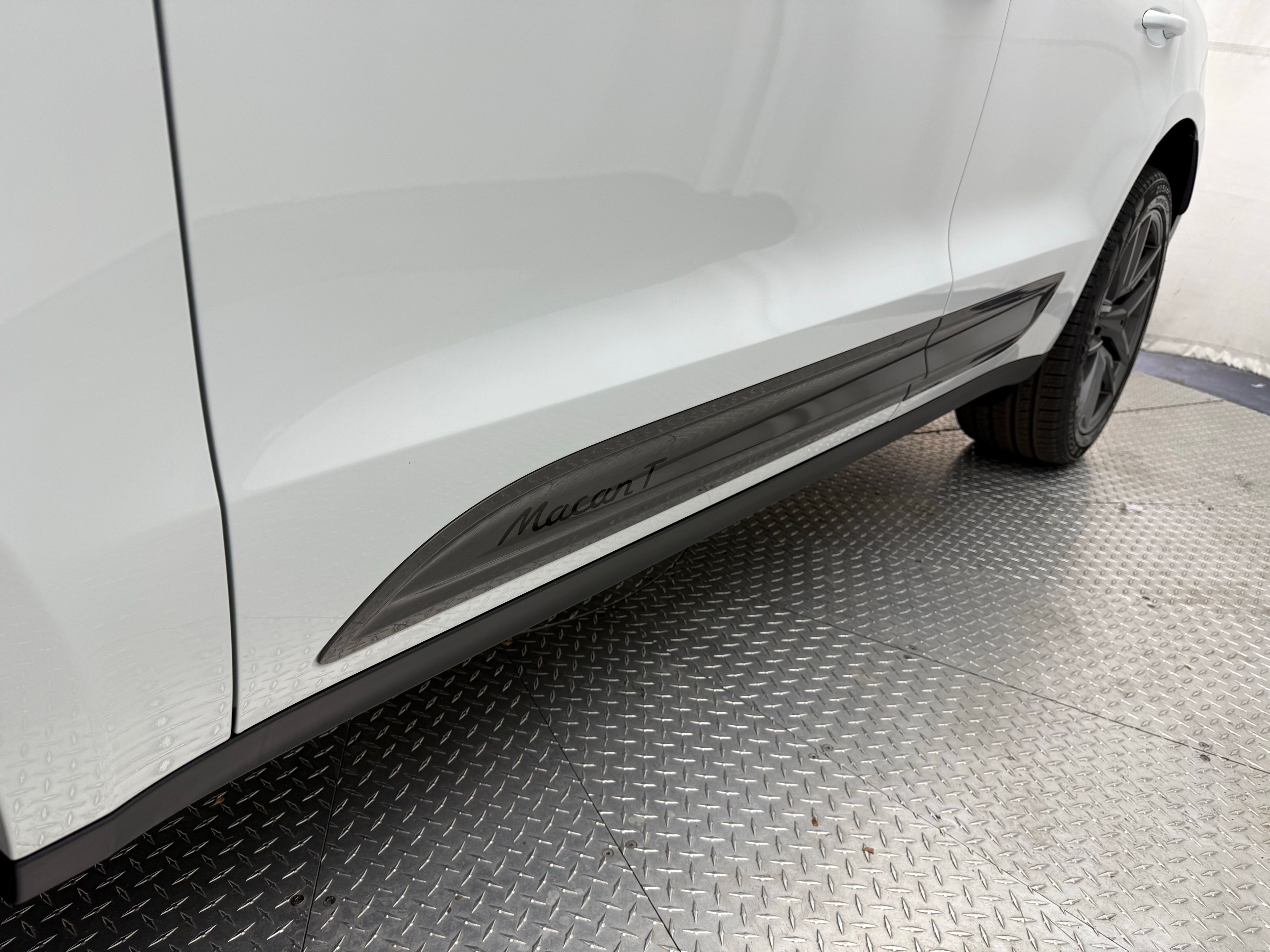 Thumbnail: 2026 Porsche Macan - 13