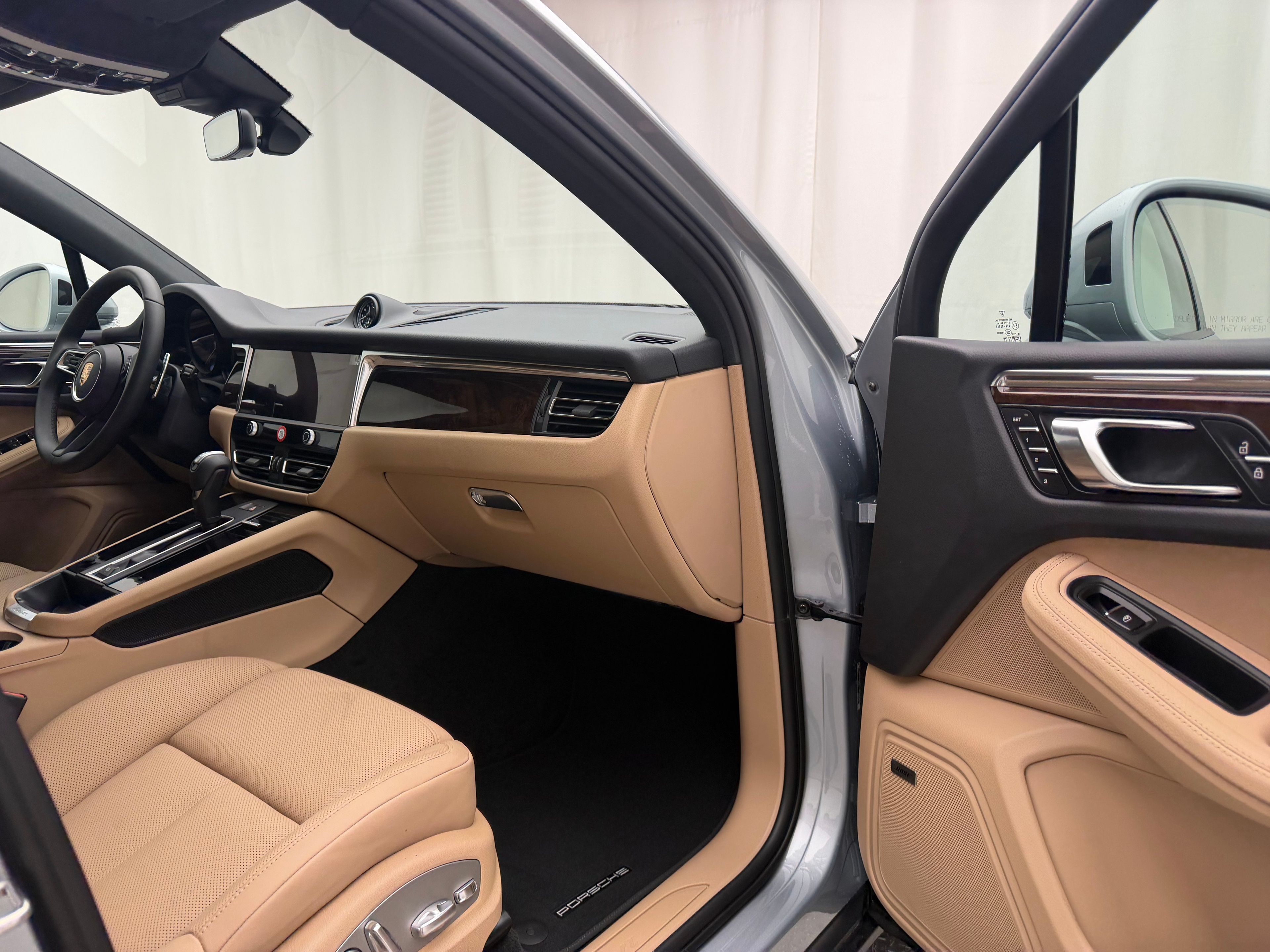 Thumbnail: 2026 Porsche Macan - 14