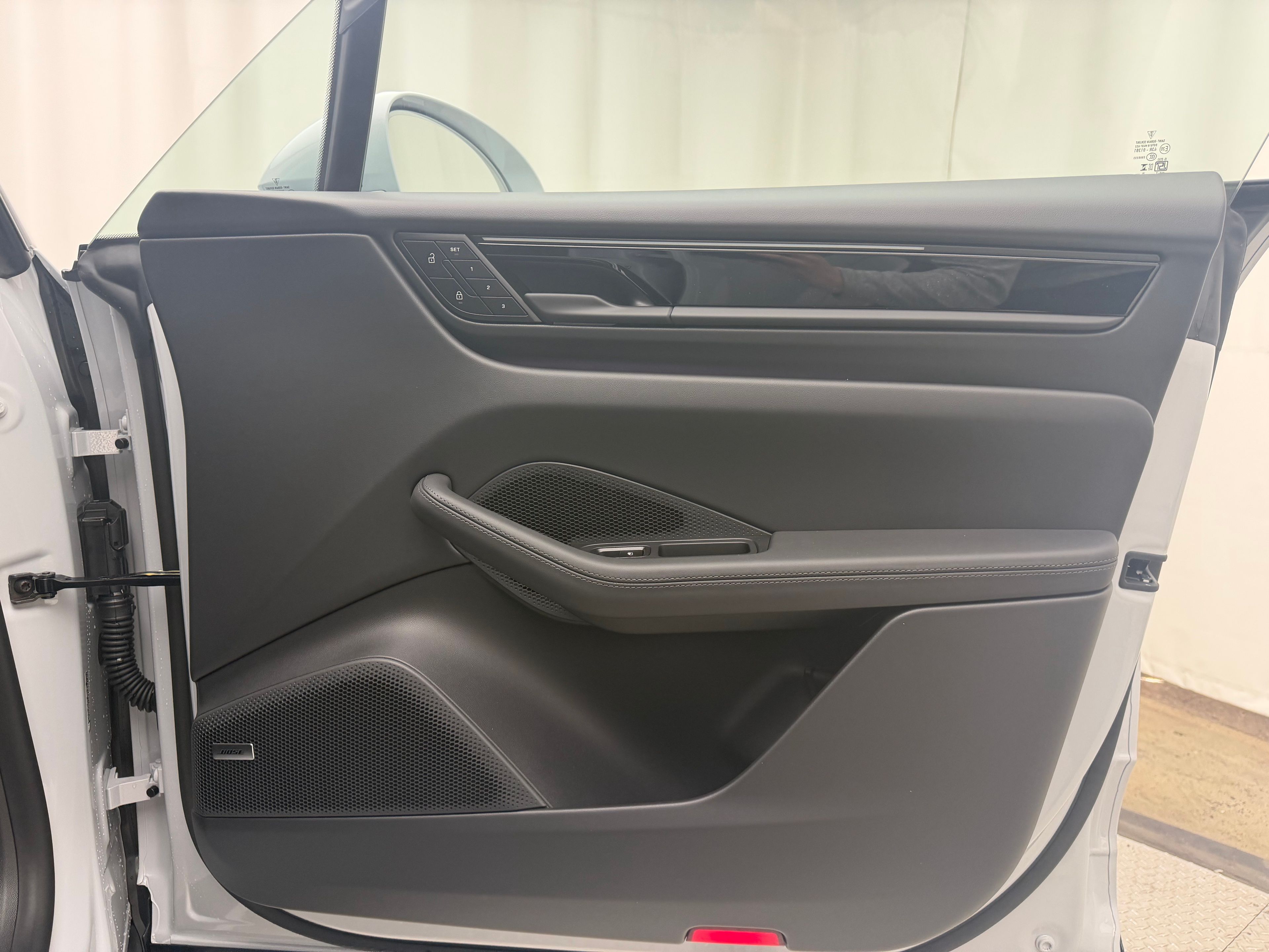 Thumbnail: 2026 Porsche Macan - 17