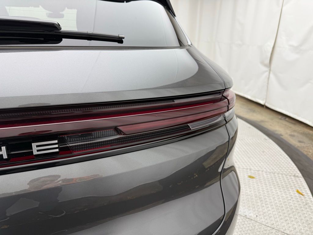 Thumbnail: 2025 Porsche Cayenne - 16