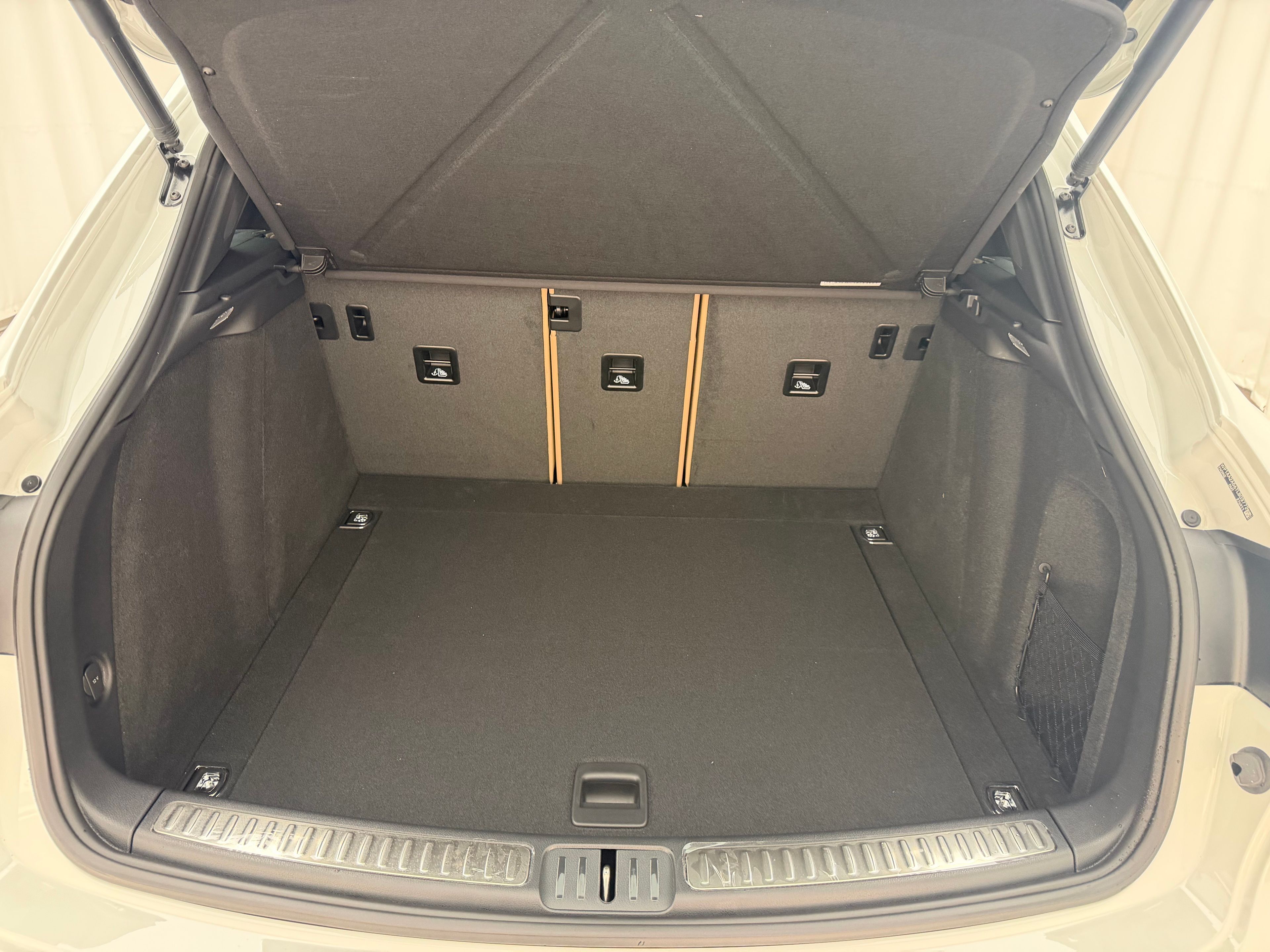 Thumbnail: 2026 Porsche Macan - 22