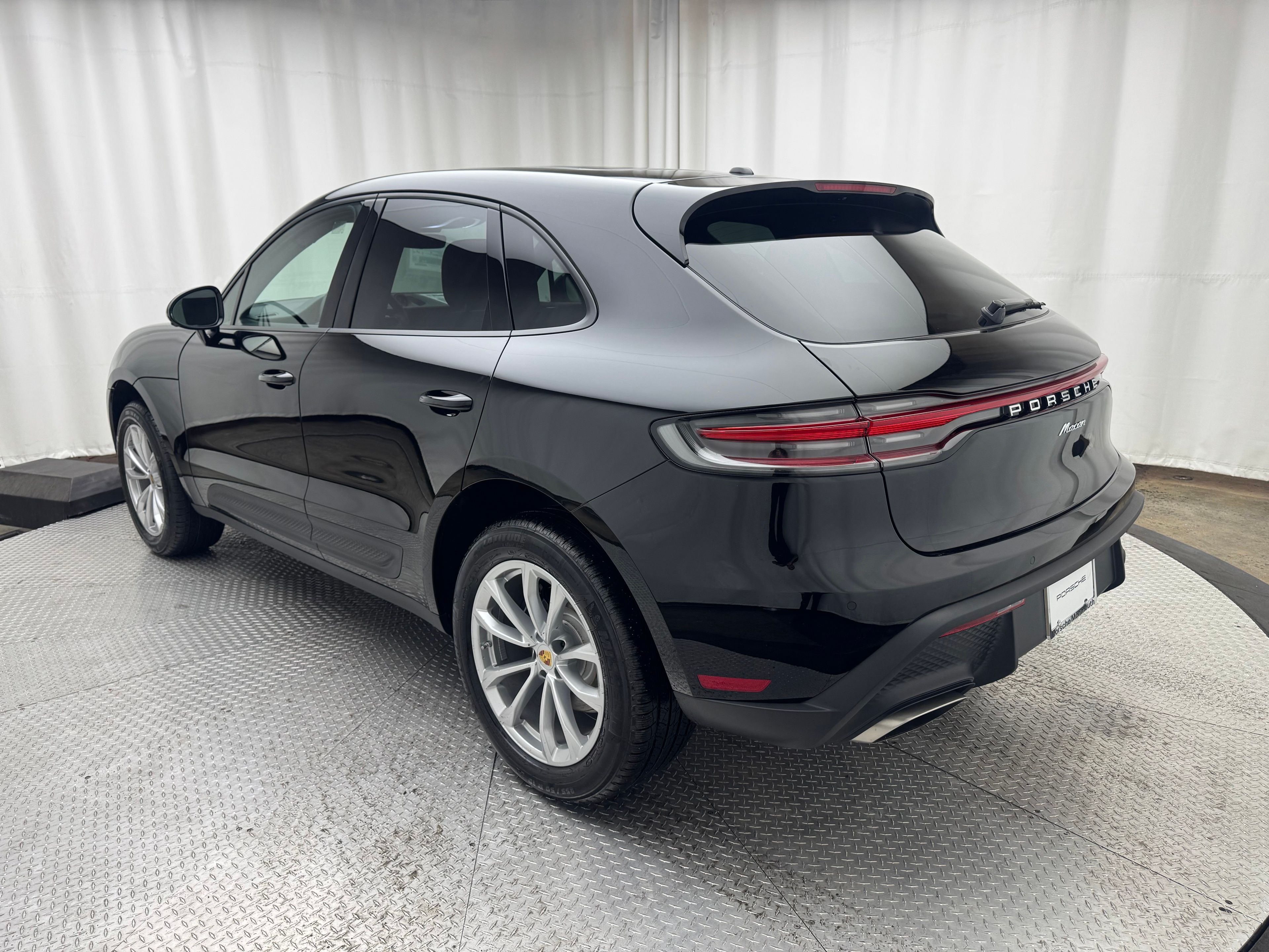 Thumbnail: 2026 Porsche Macan - 3