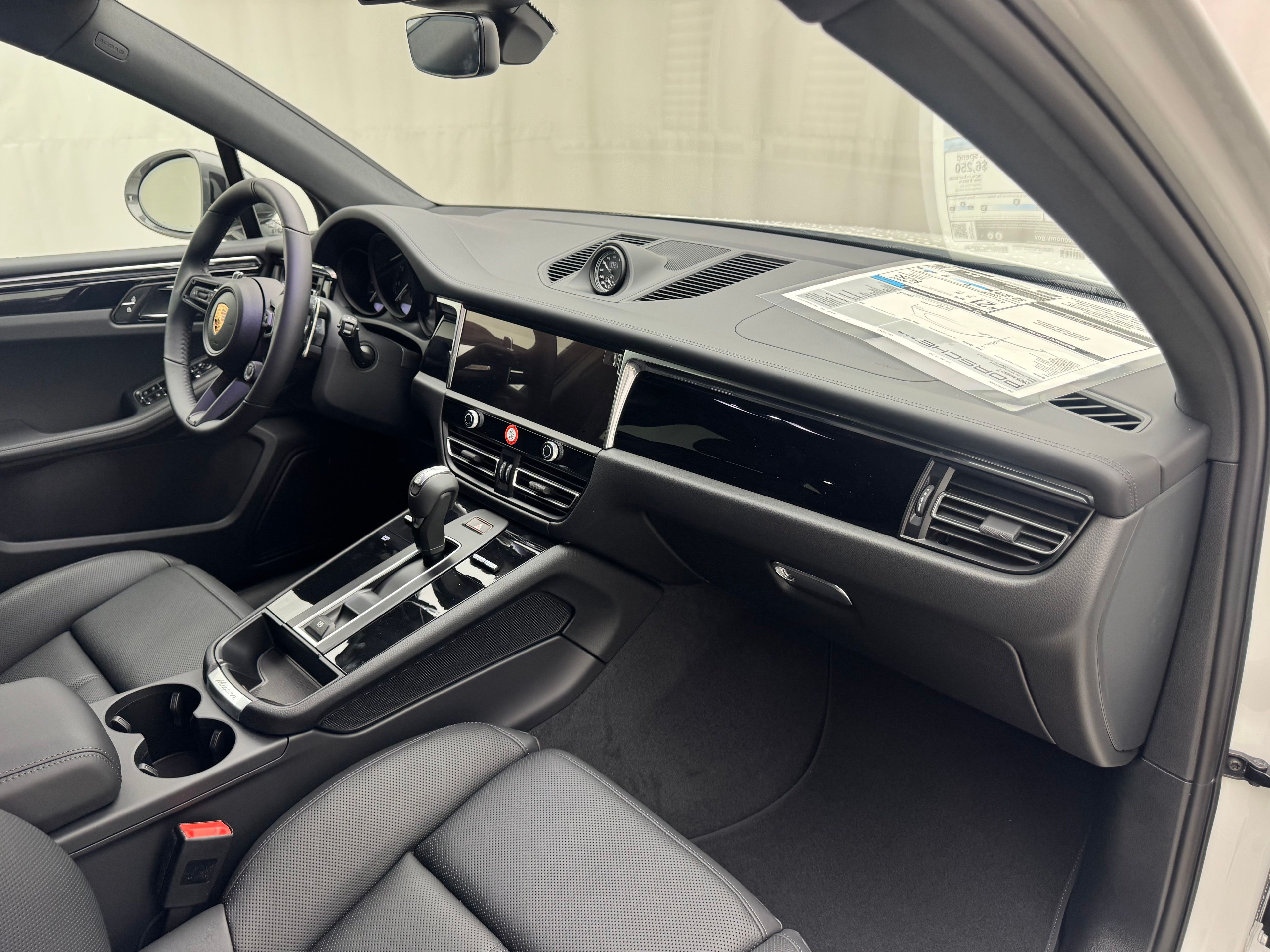 Thumbnail: 2026 Porsche Macan - 31