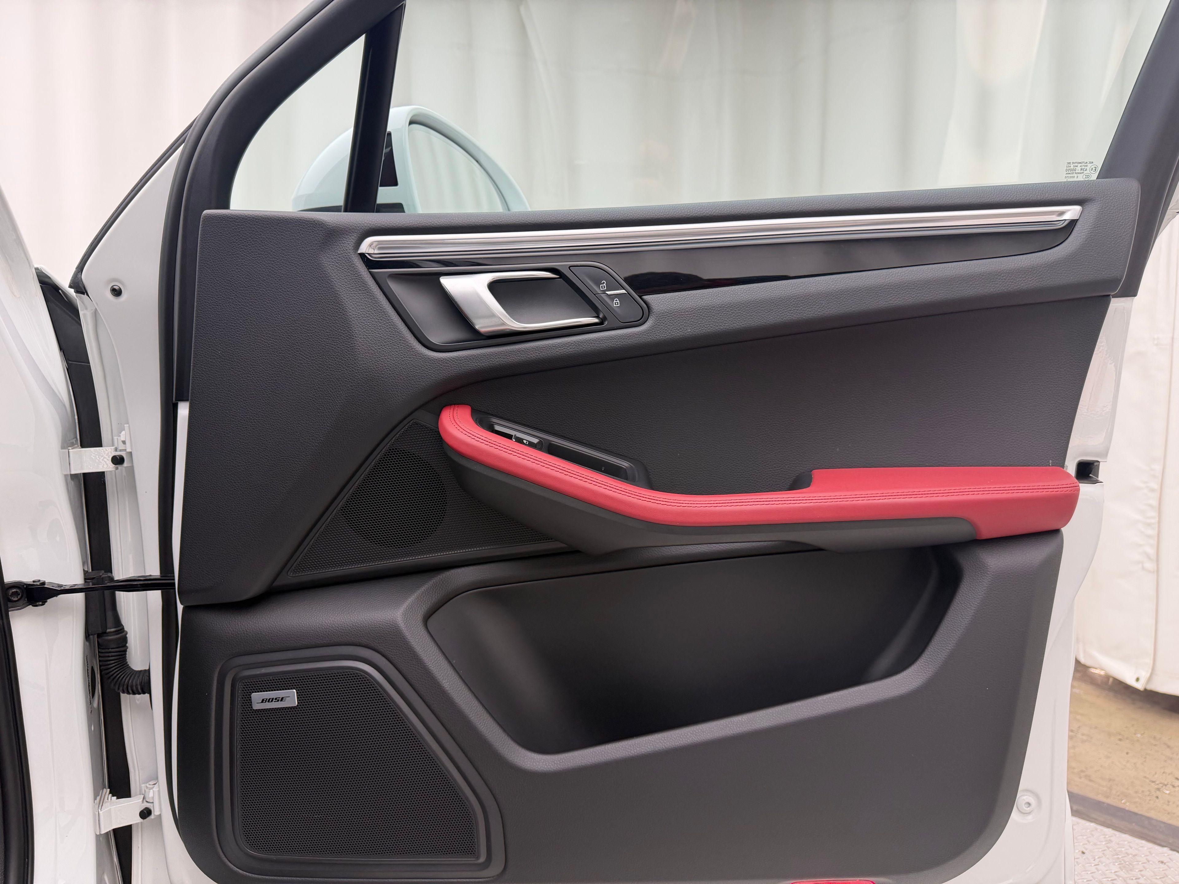 Thumbnail: 2020 Porsche Macan - 18