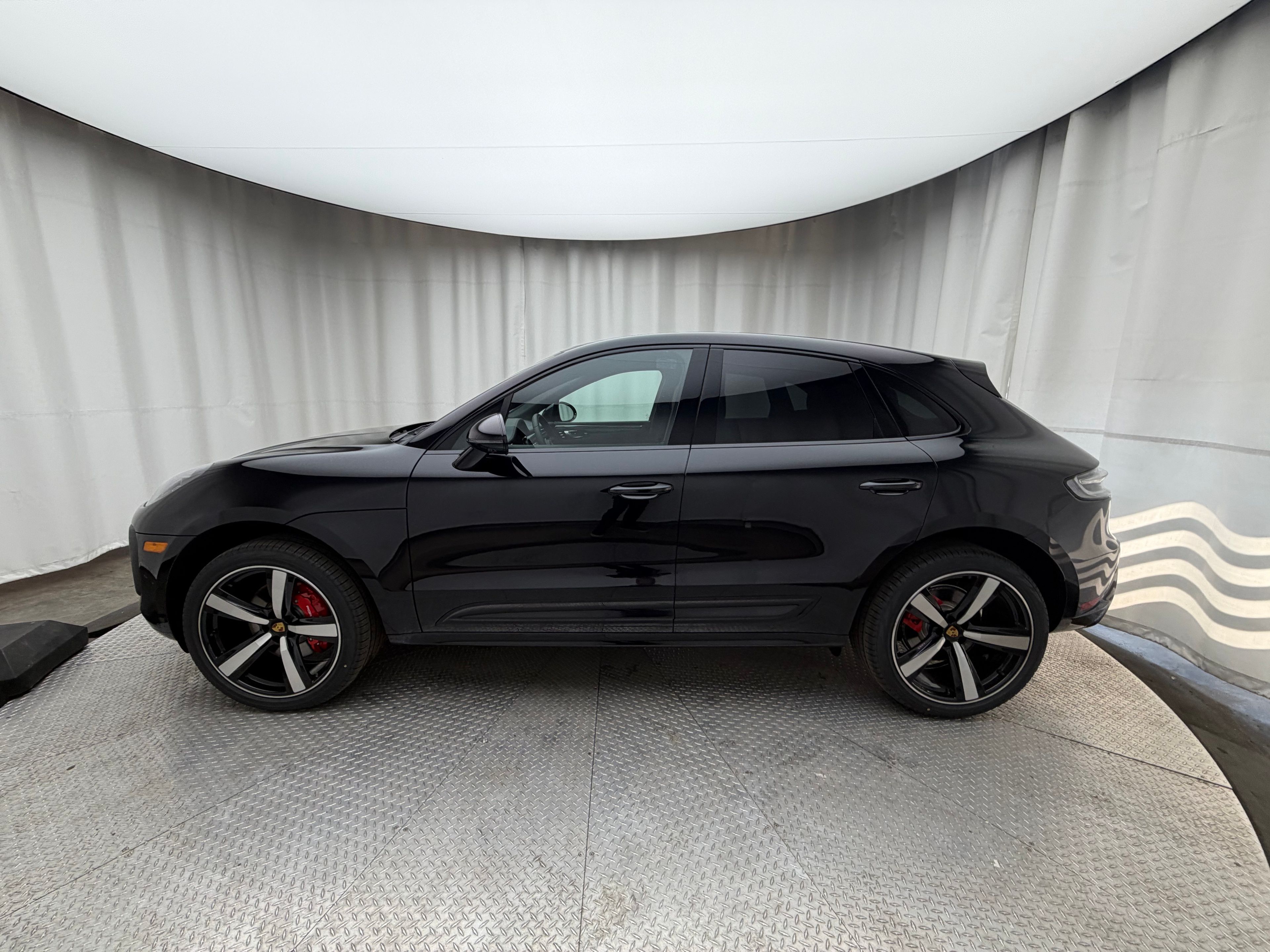 Thumbnail: 2026 Porsche Macan - 2