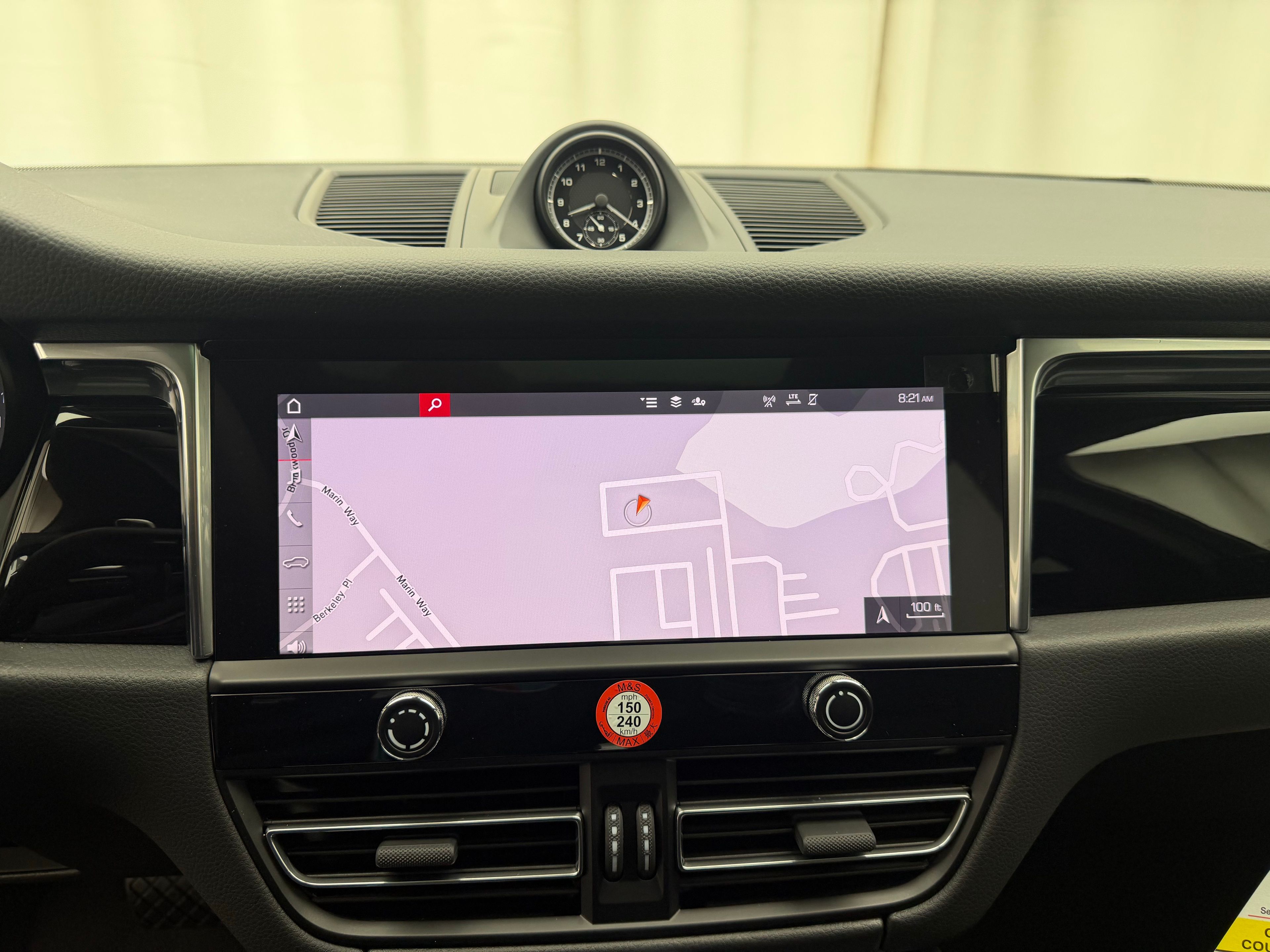 Thumbnail: 2026 Porsche Macan - 30