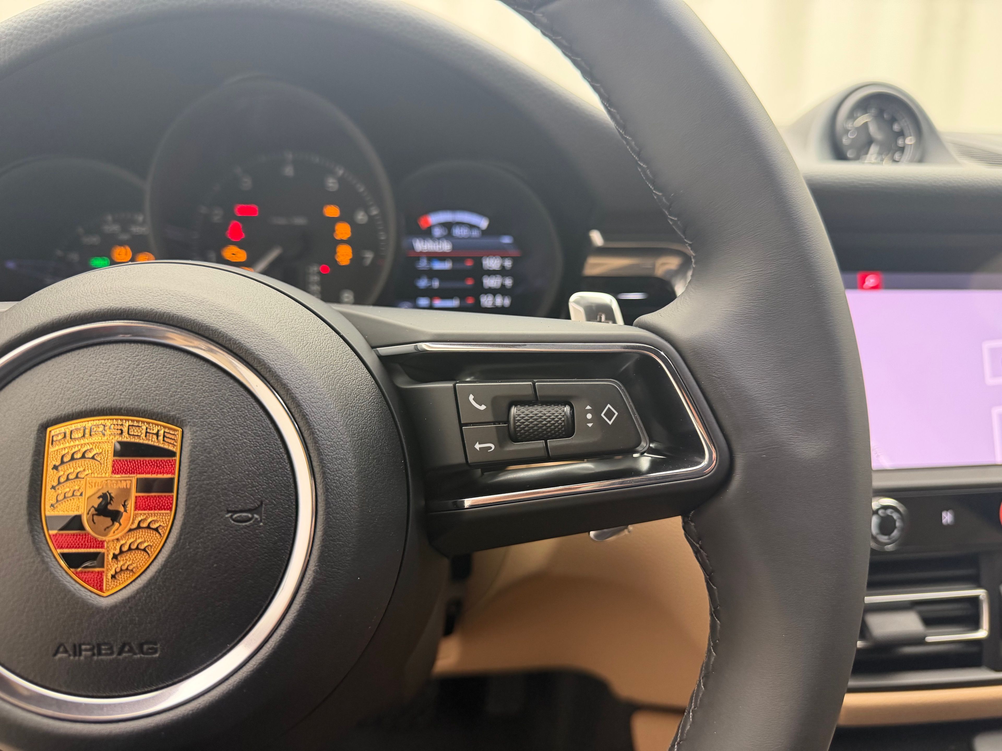 Thumbnail: 2026 Porsche Macan - 27