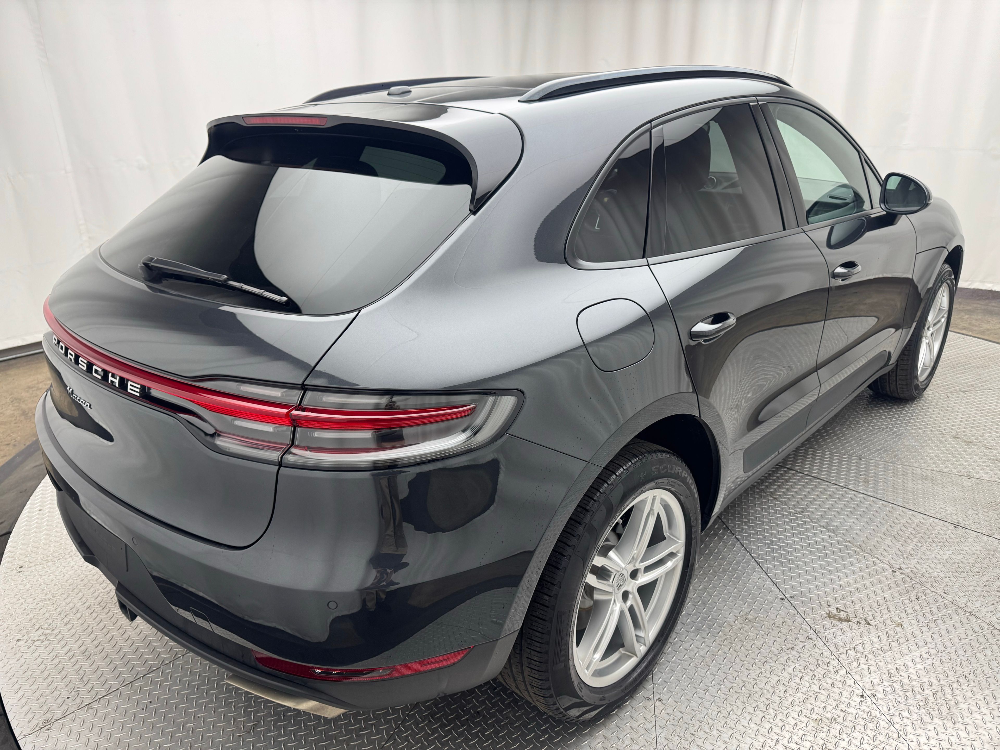 Thumbnail: 2019 Porsche Macan - 3