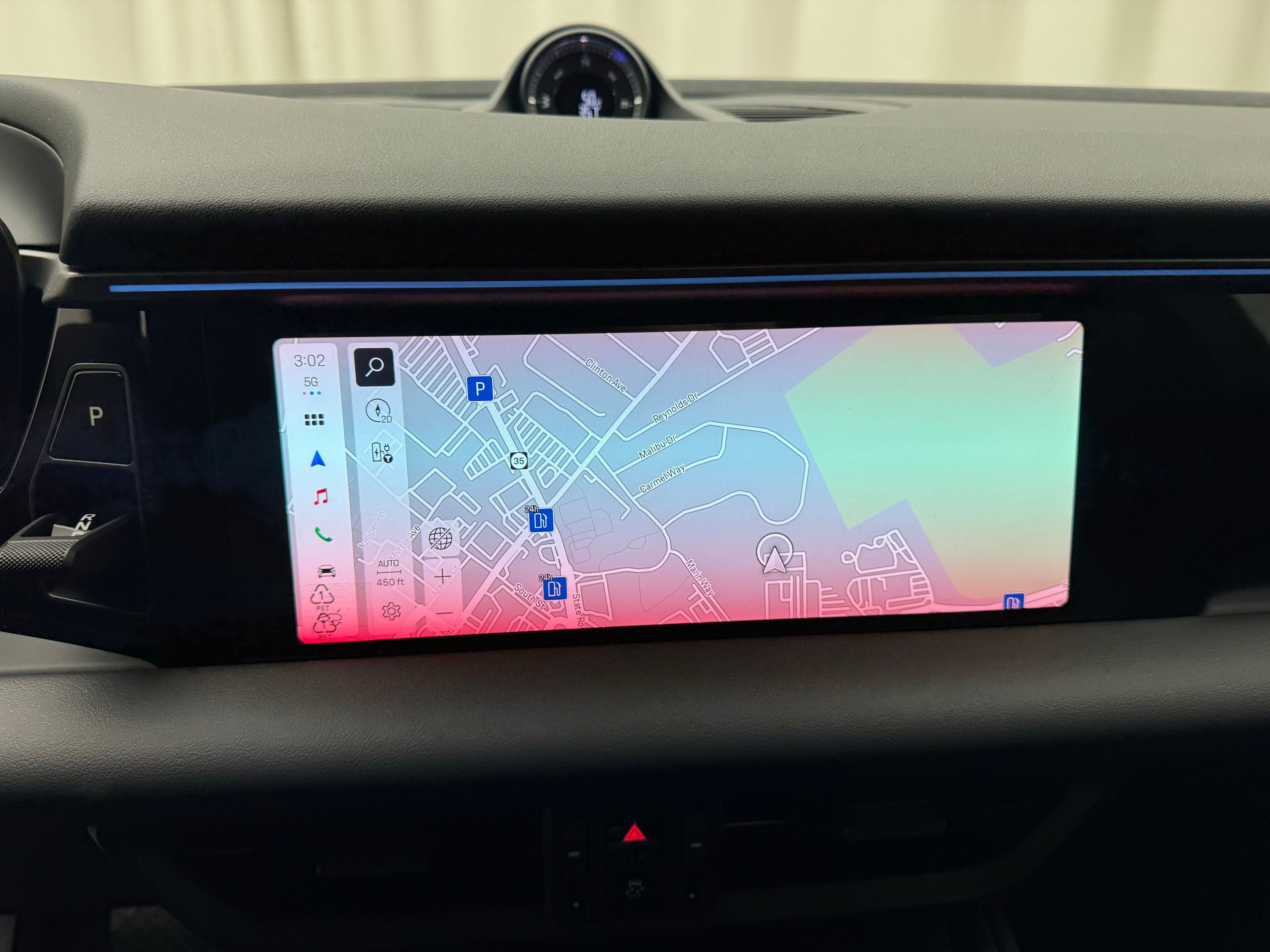 Thumbnail: 2026 Porsche Macan - 32