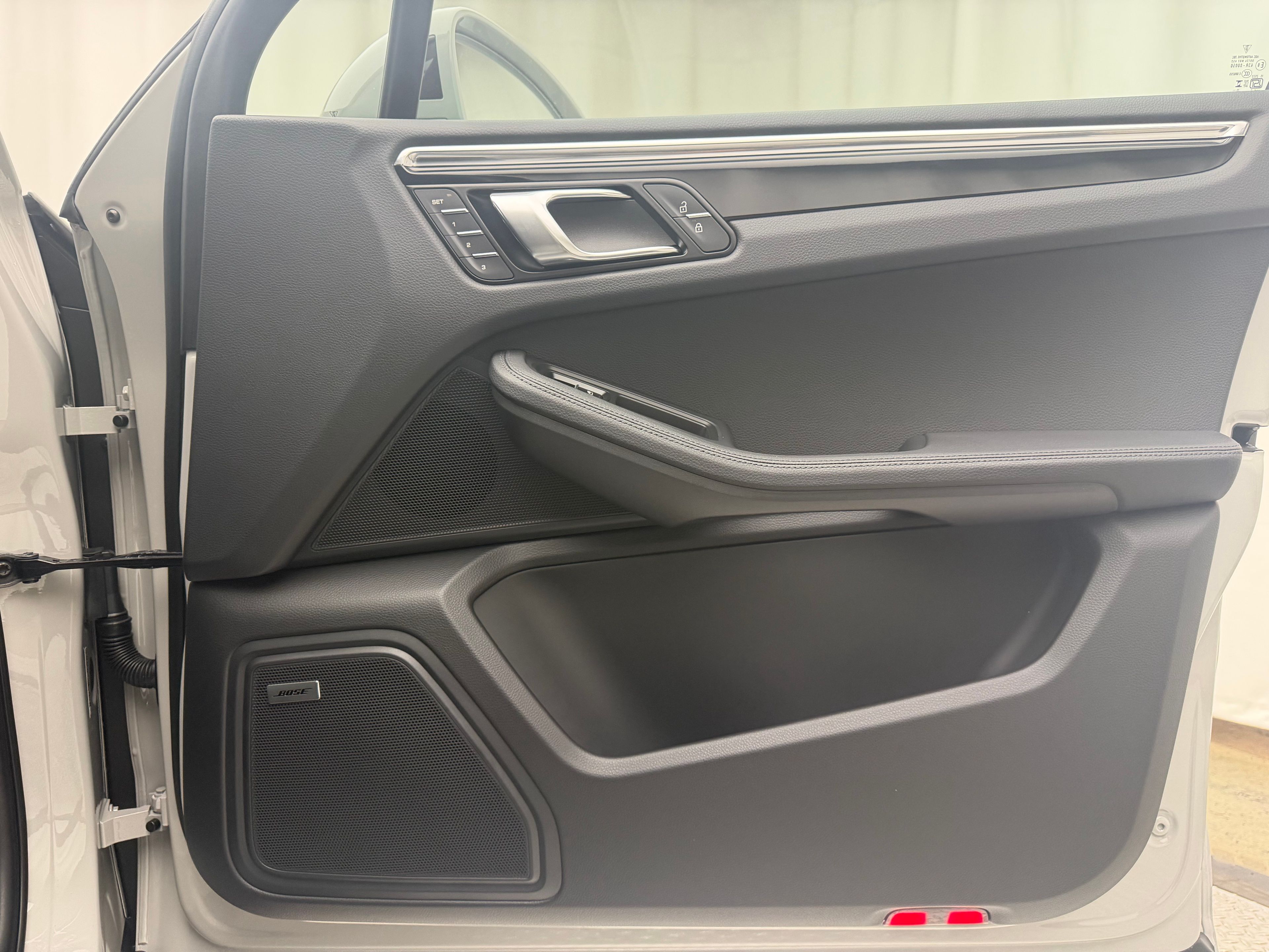 Thumbnail: 2026 Porsche Macan - 16