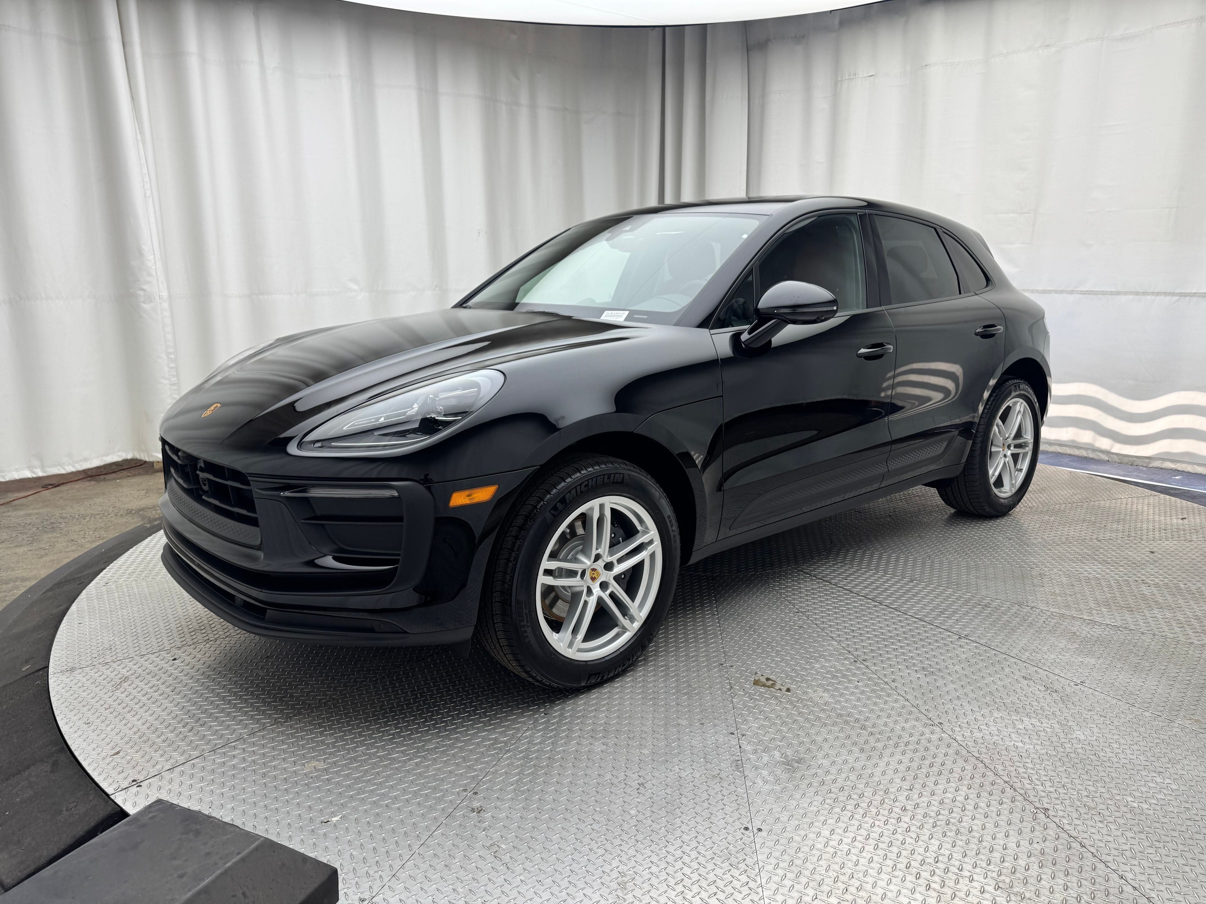 Thumbnail: 2026 Porsche Macan - 1