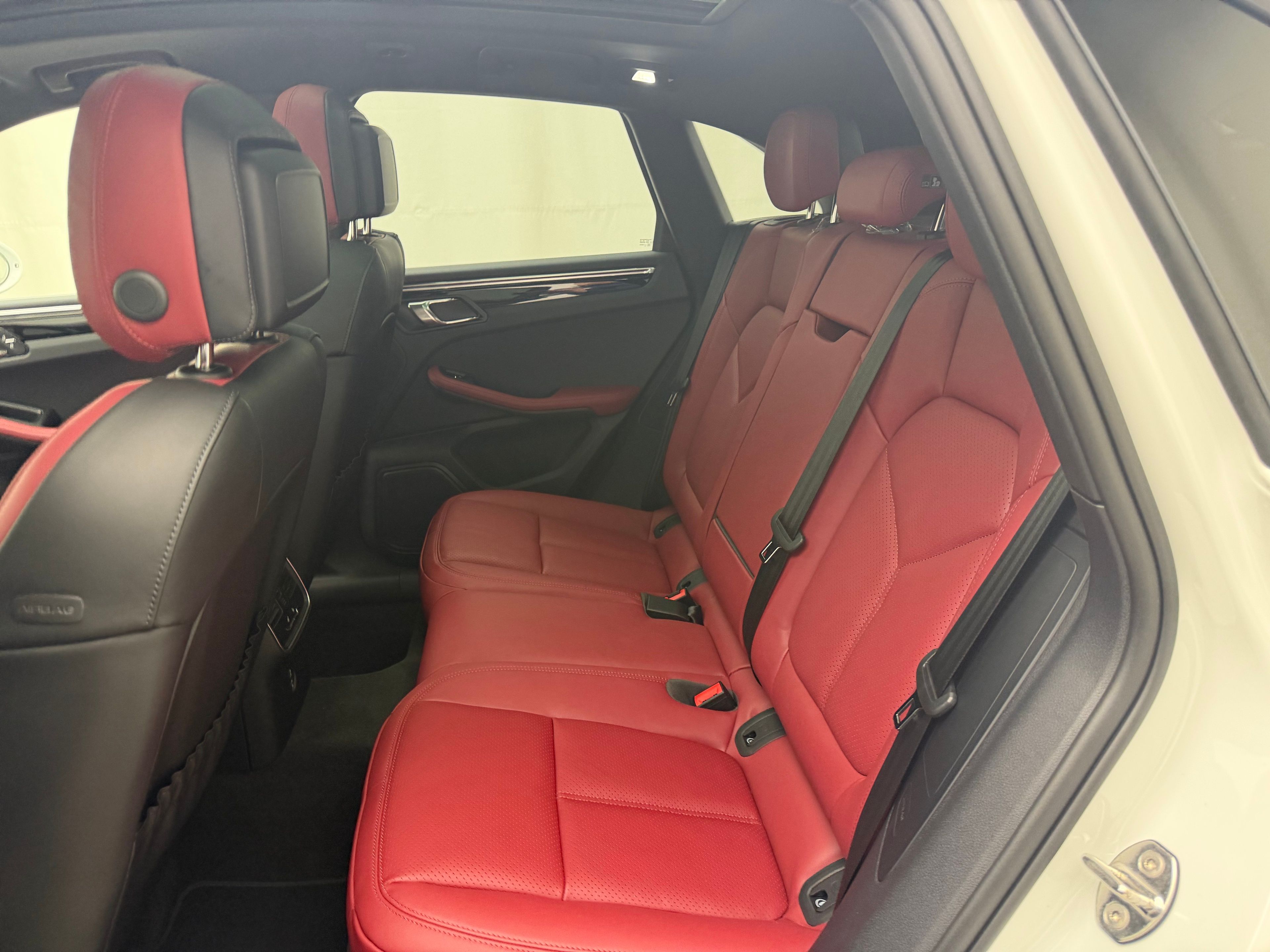 Thumbnail: 2026 Porsche Macan - 24