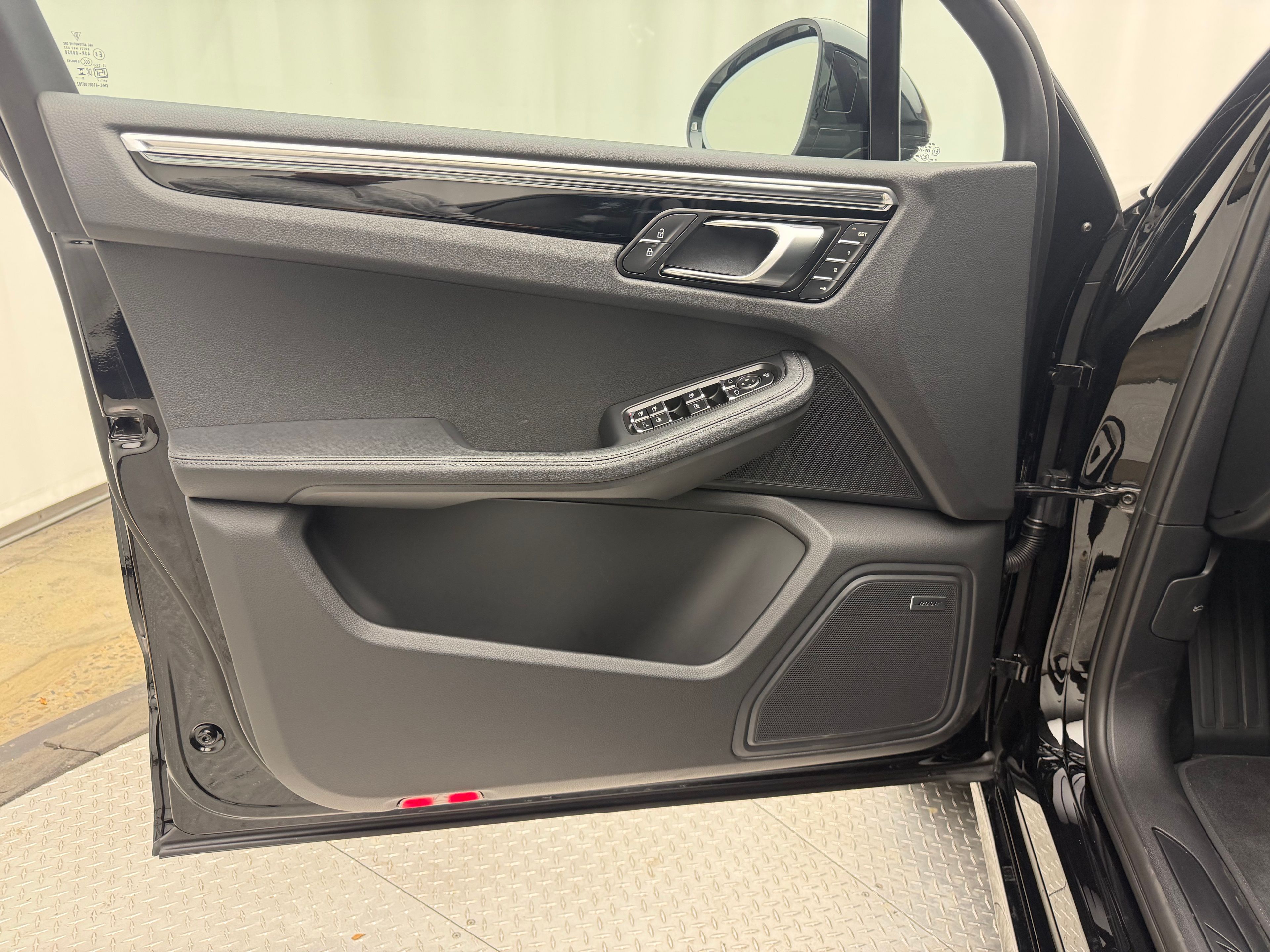 Thumbnail: 2026 Porsche Macan - 29