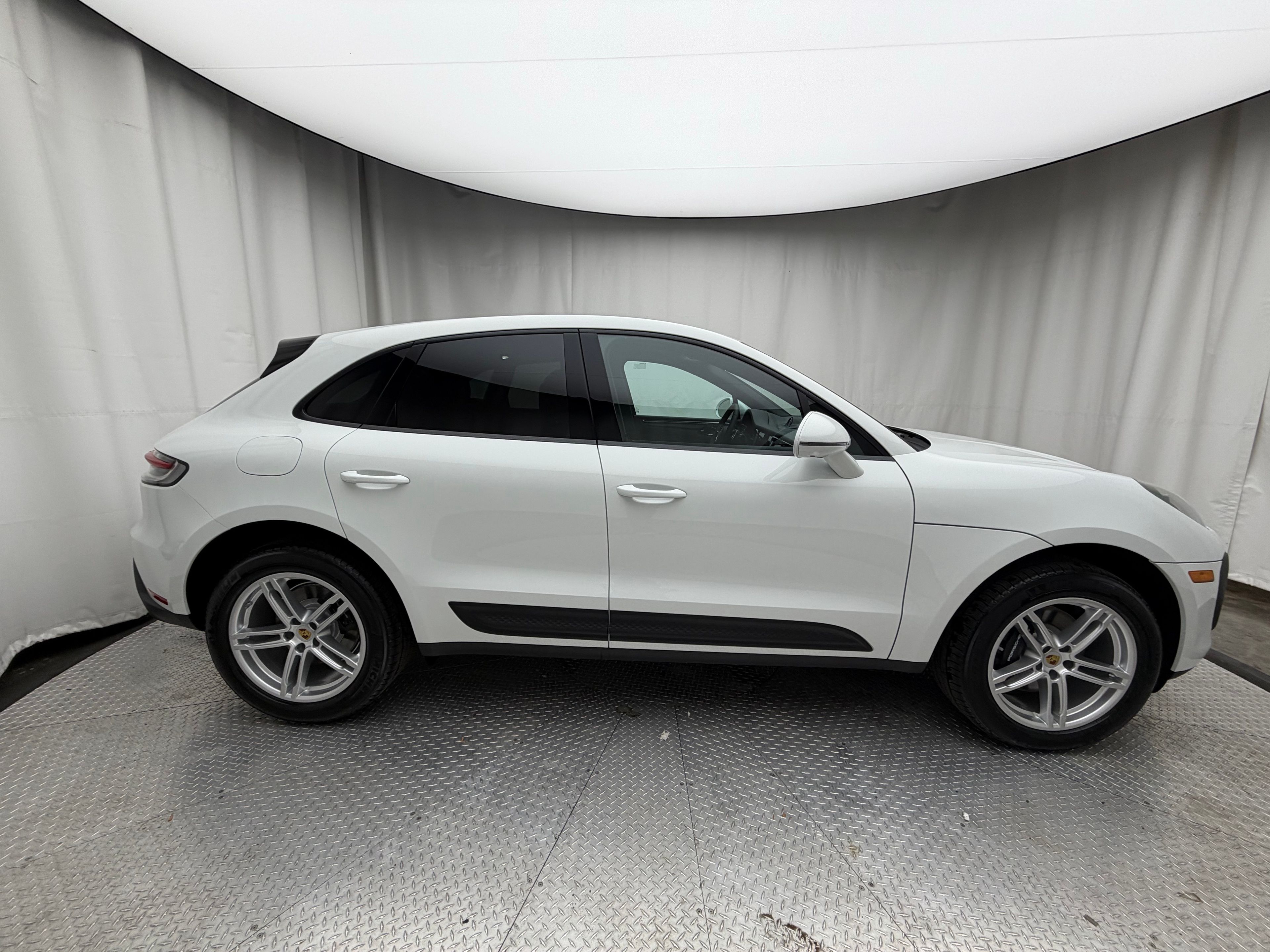 Thumbnail: 2026 Porsche Macan - 15