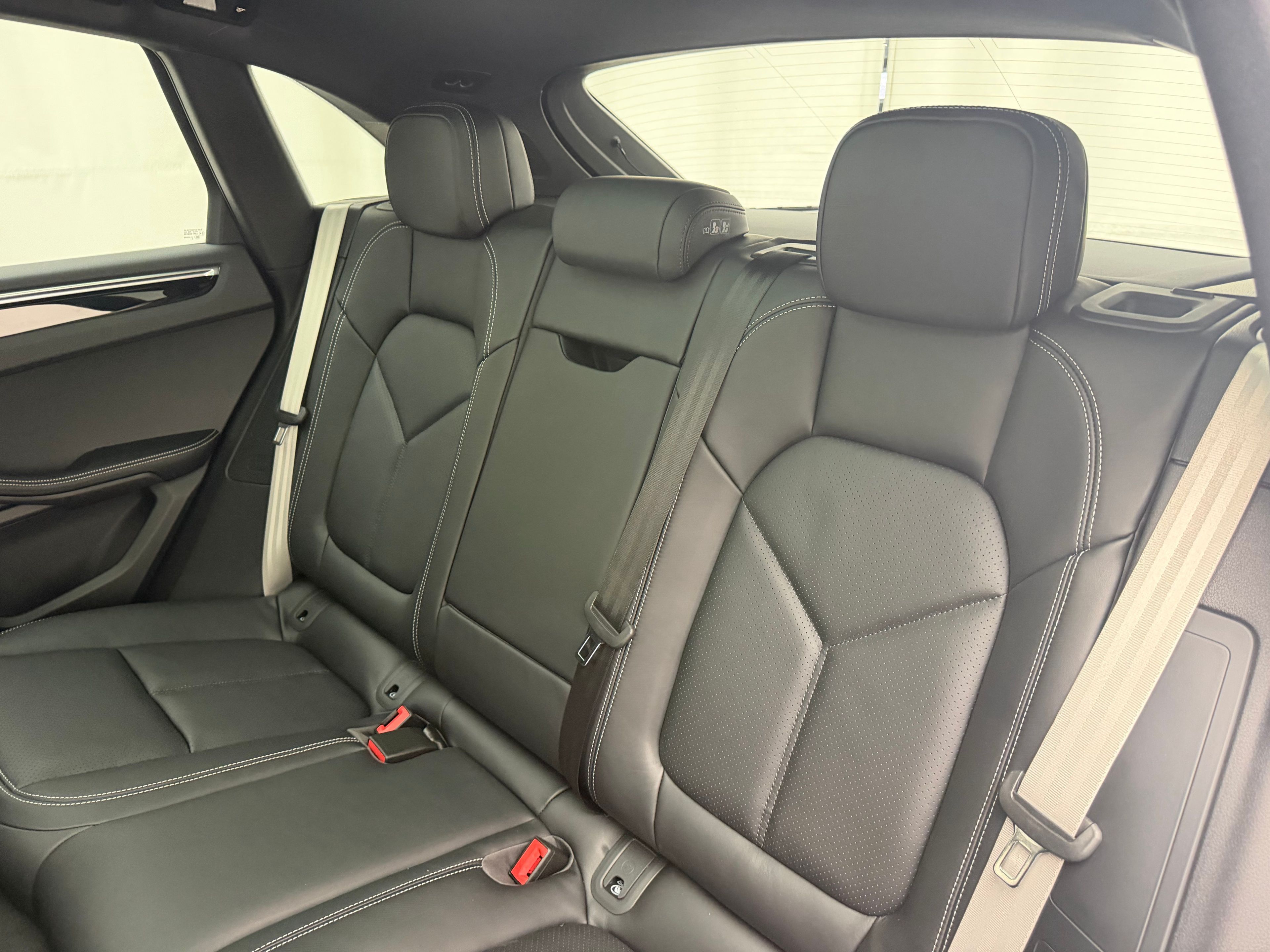 Thumbnail: 2026 Porsche Macan - 28