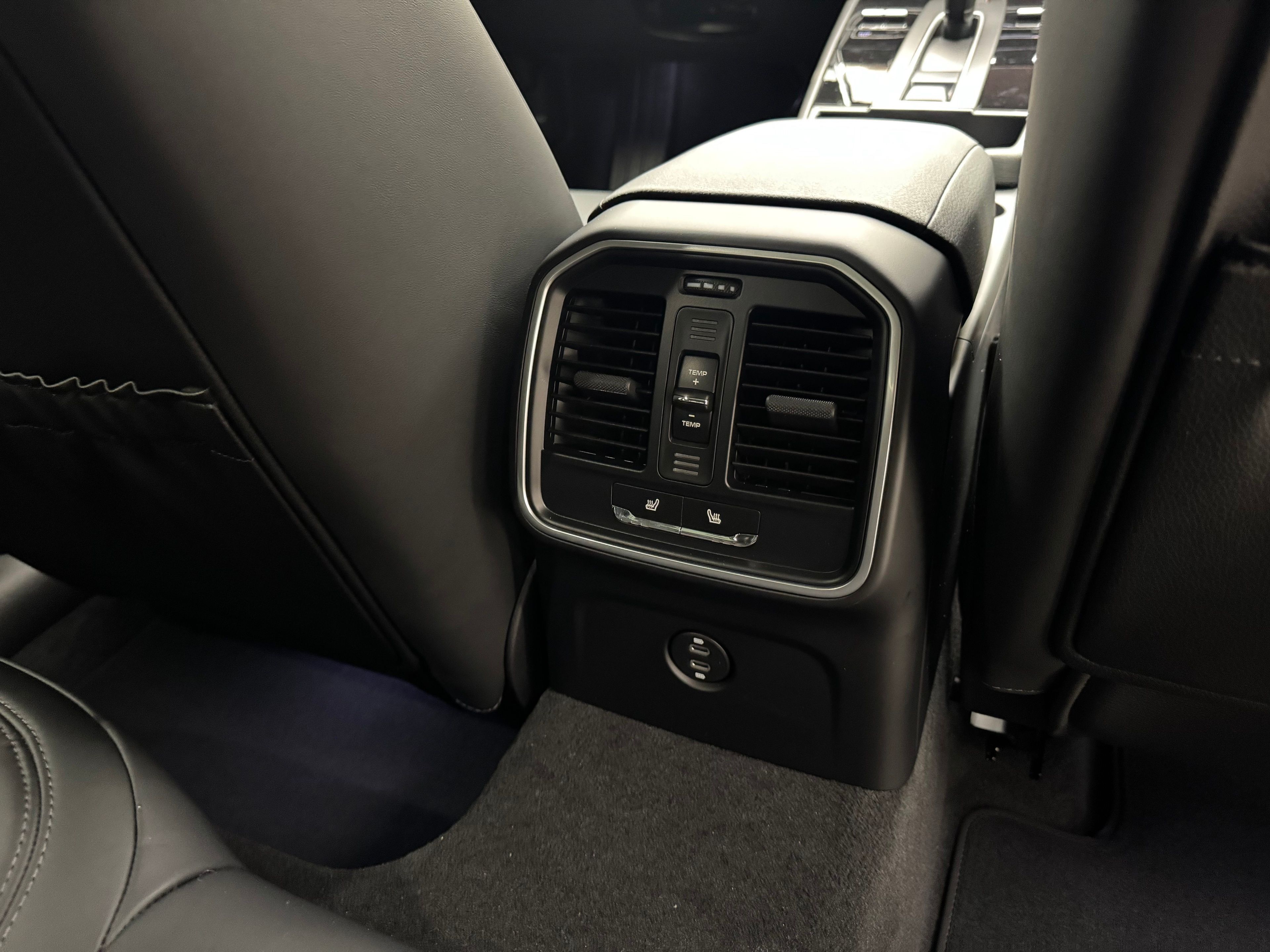 Thumbnail: 2026 Porsche Macan - 24