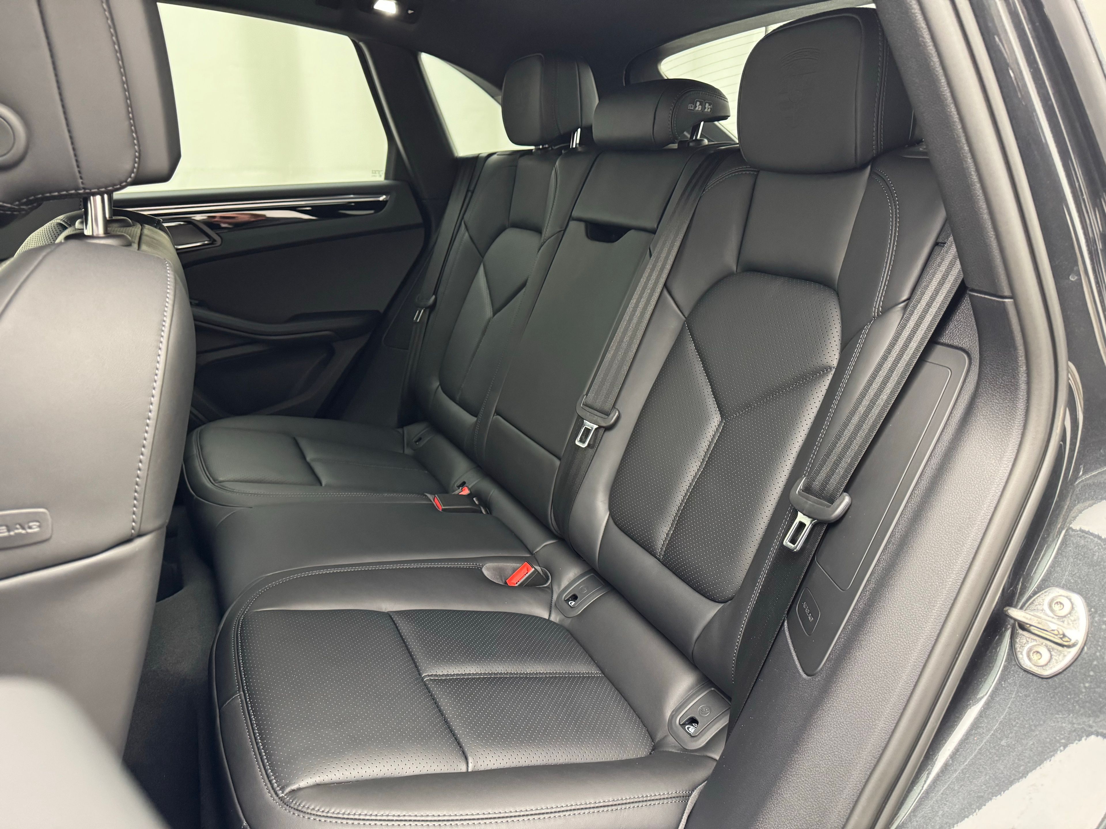 Thumbnail: 2026 Porsche Macan - 23