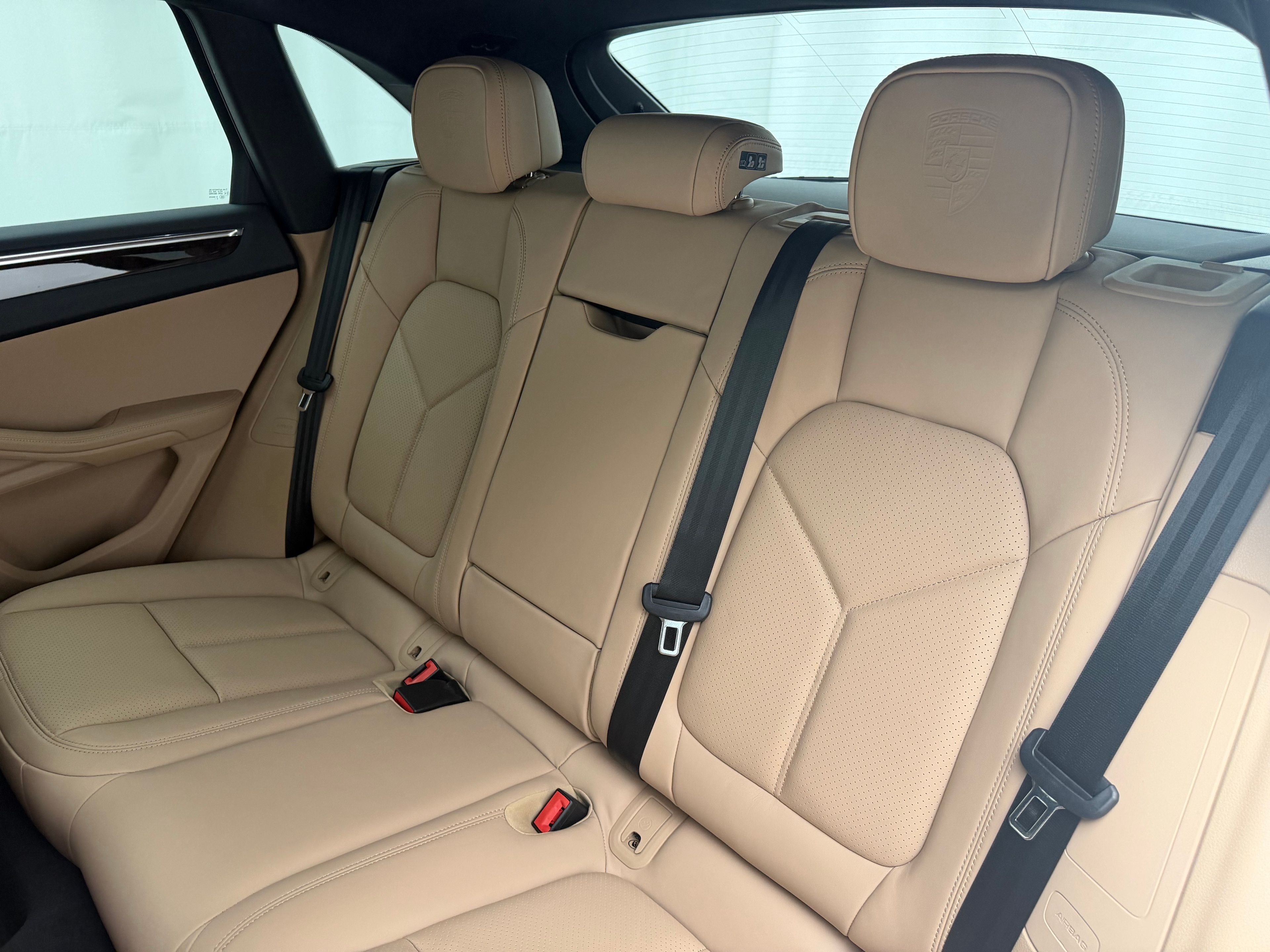 Thumbnail: 2026 Porsche Macan - 26