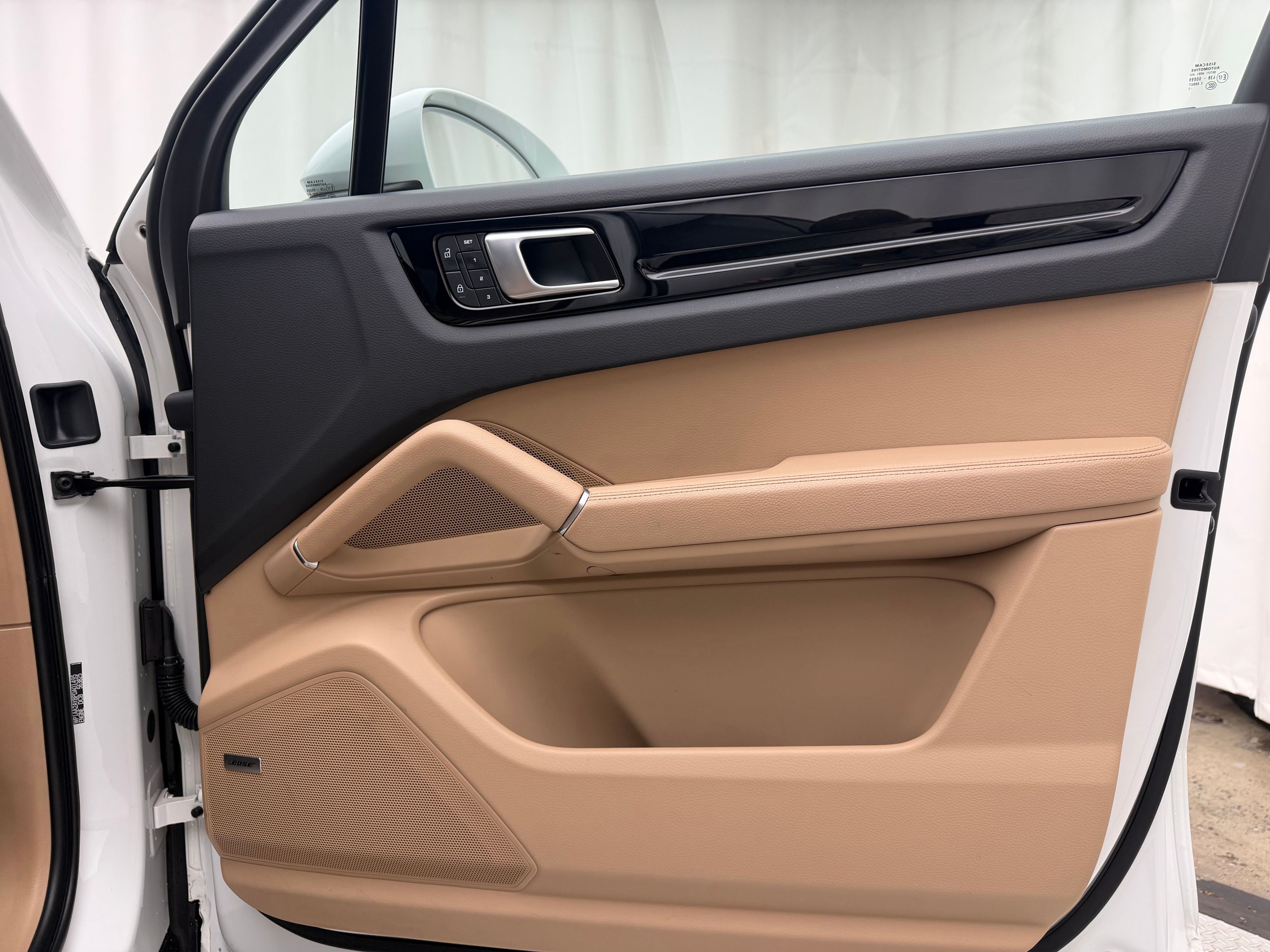 Thumbnail: 2023 Porsche Cayenne - 17