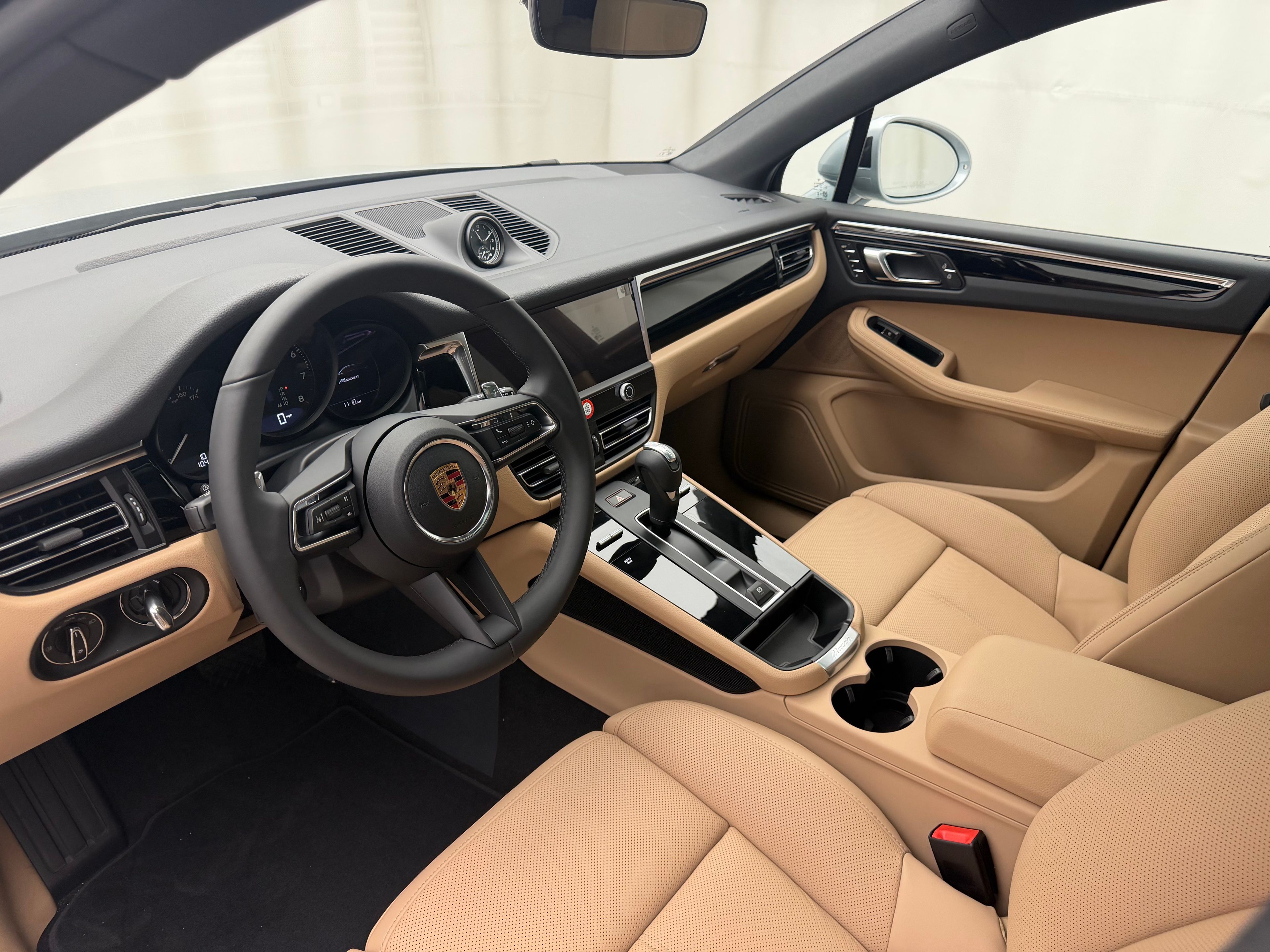 Thumbnail: 2026 Porsche Macan - 4