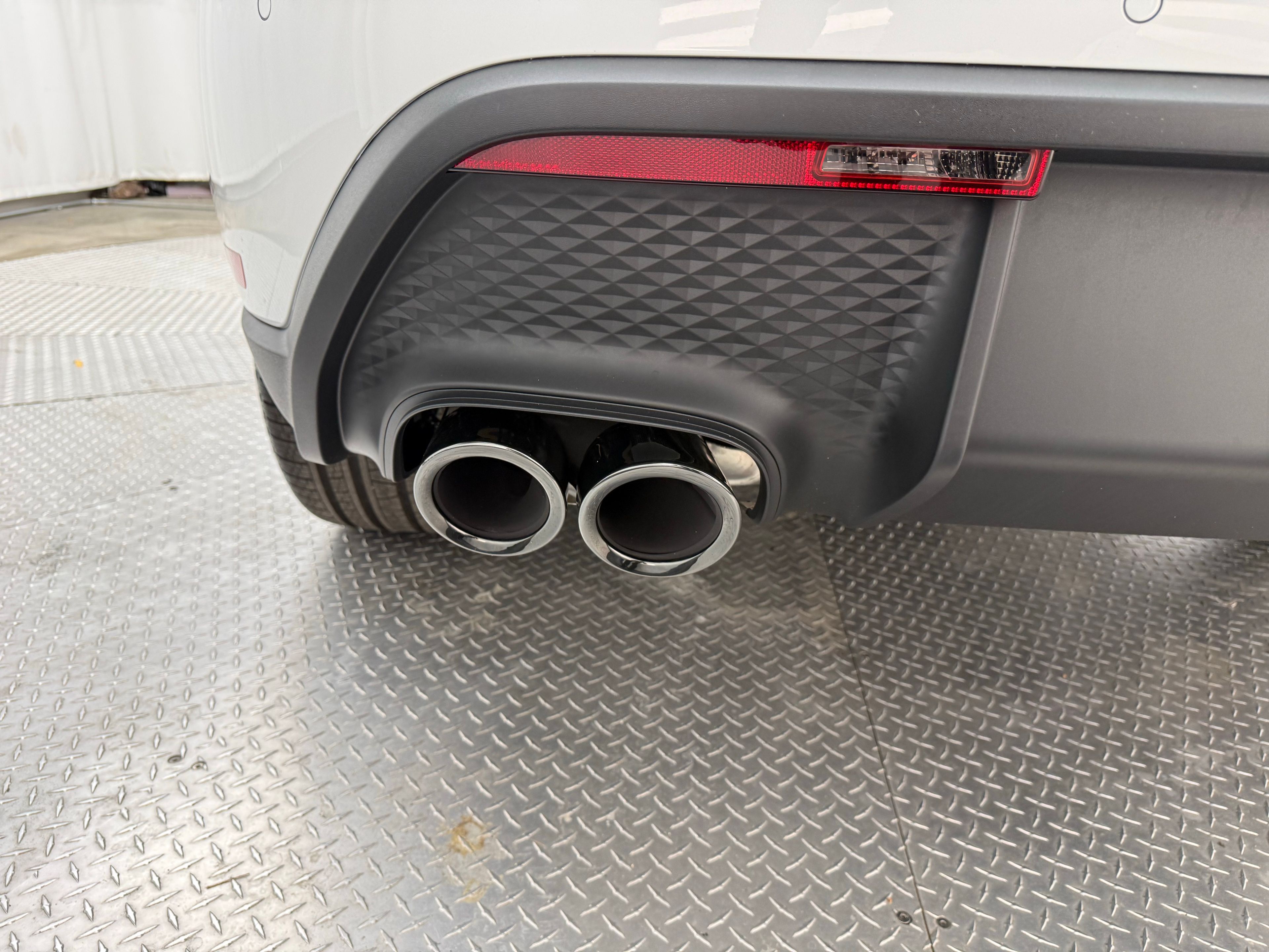 Thumbnail: 2026 Porsche Macan - 16