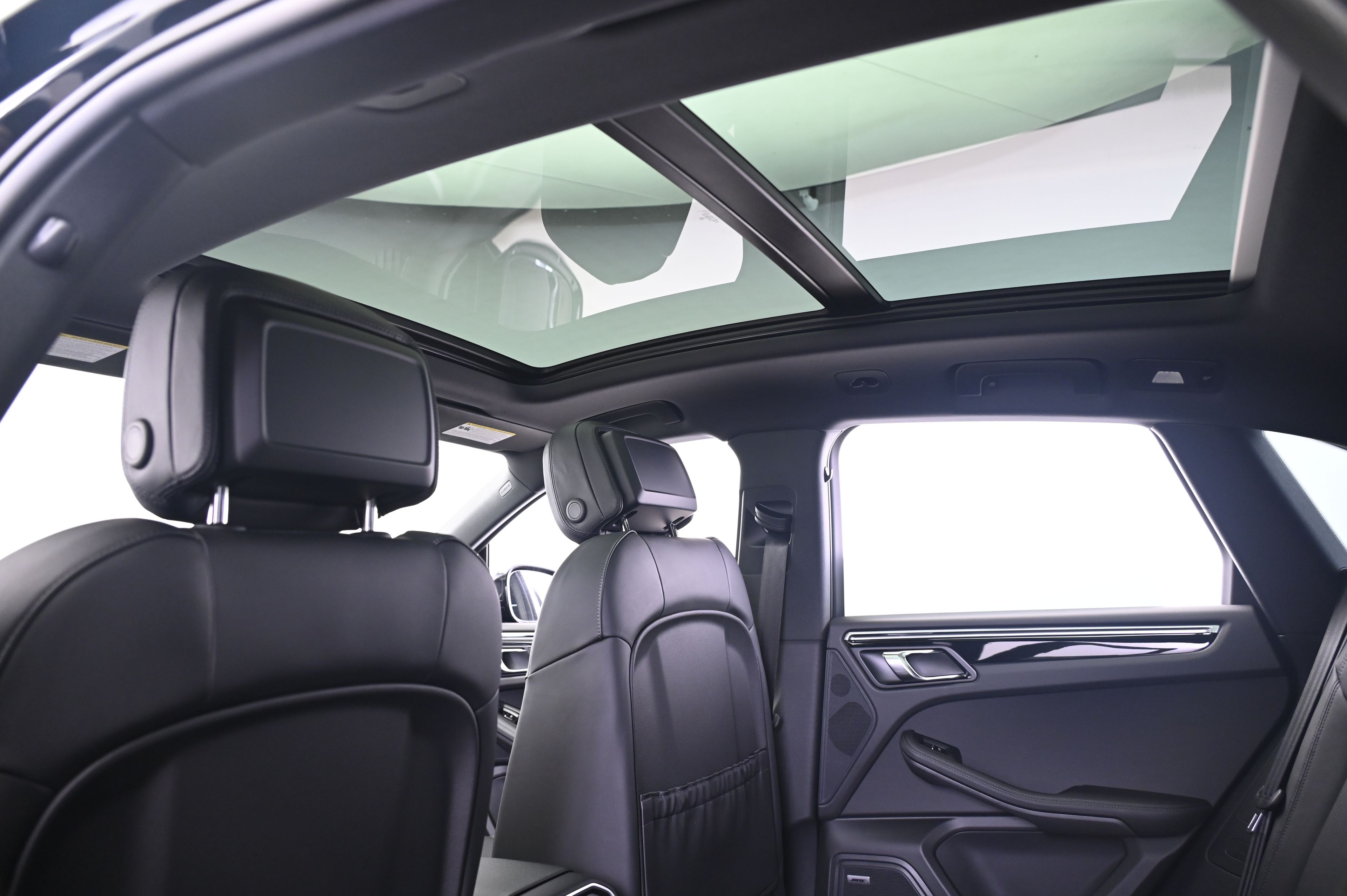 Thumbnail: 2025 Porsche Macan - 23