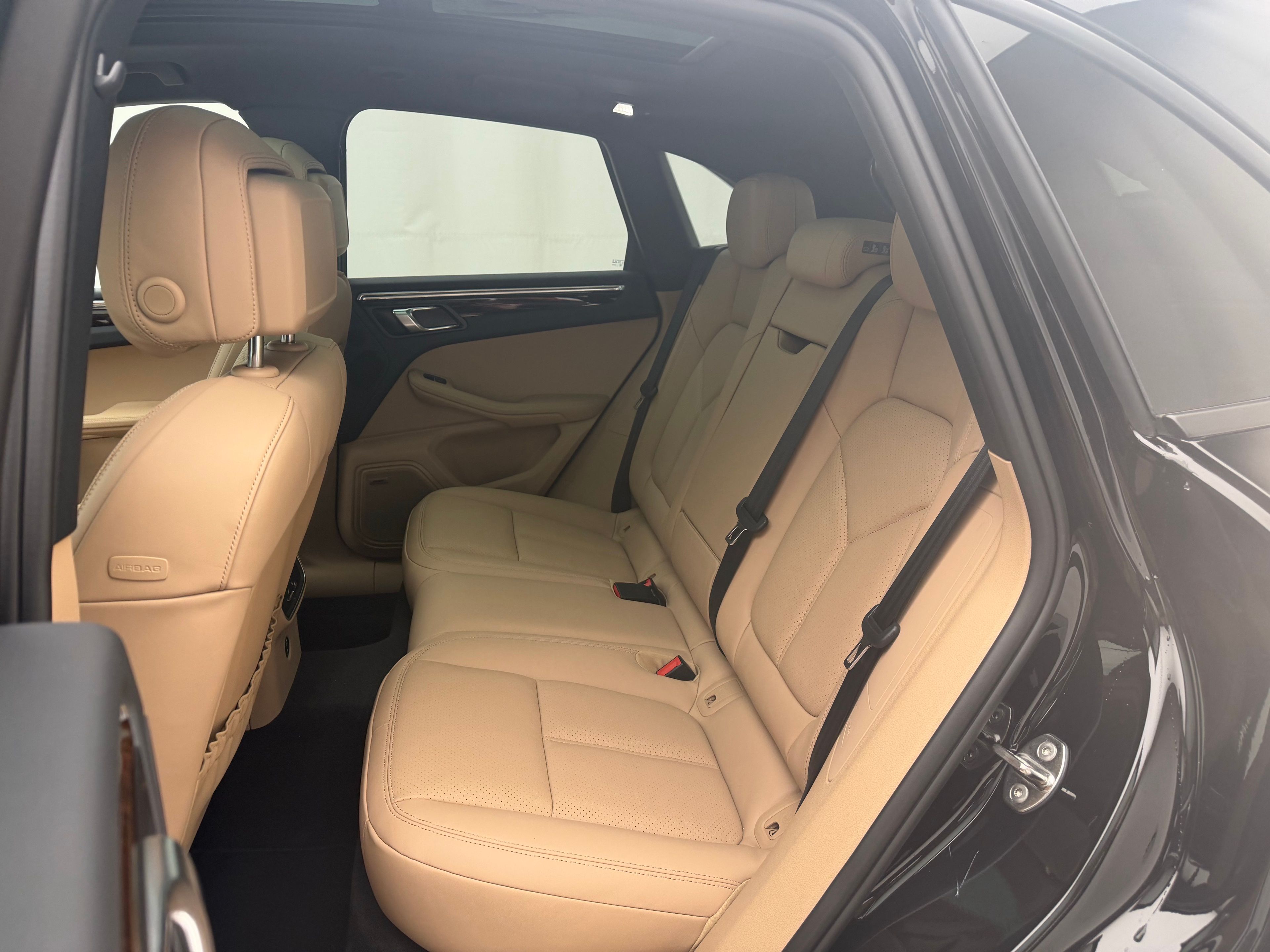 Thumbnail: 2026 Porsche Macan - 23